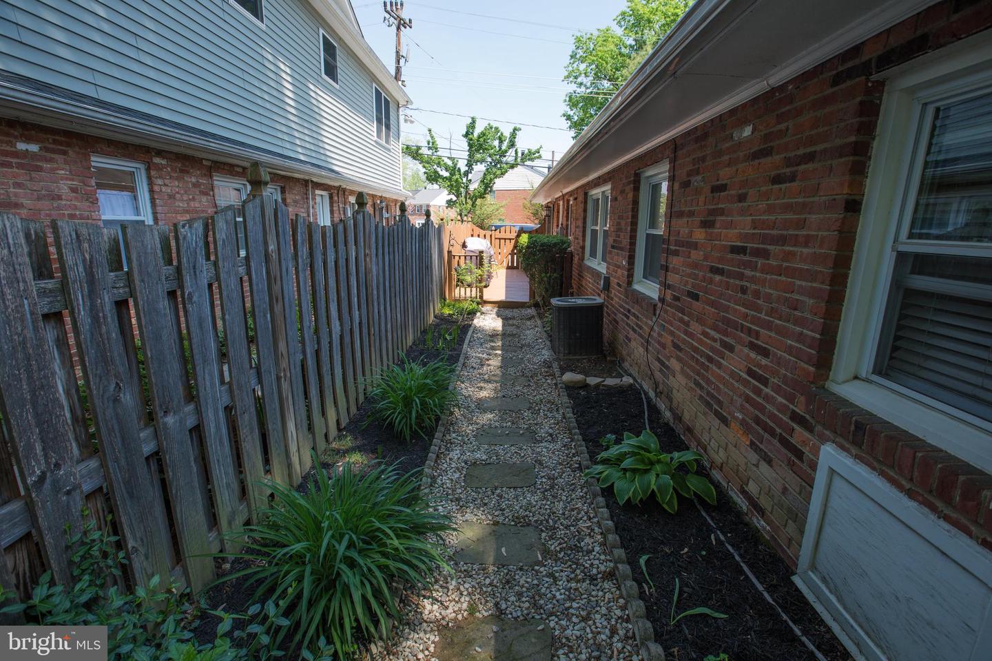 Alexandria, Virginia, 22305, United States, 2 Bedrooms Bedrooms, ,1 BathroomBathrooms,Residential,For Sale,1927312