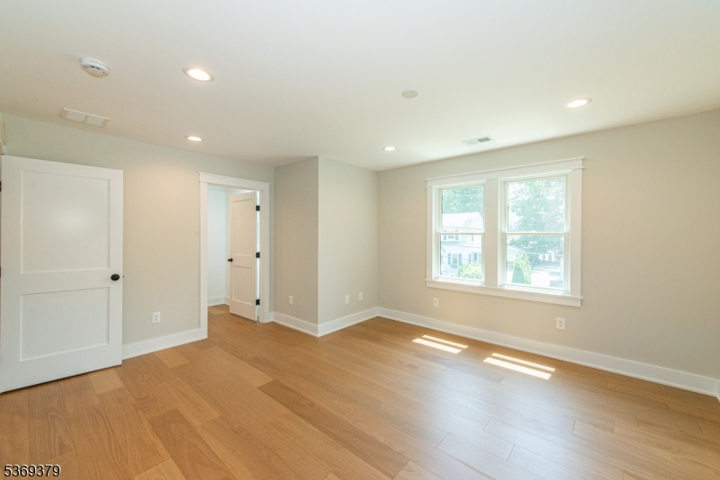 Essex Fells Twp., New Jersey, 07021, United States, 4 Bedrooms Bedrooms, ,4 BathroomsBathrooms,Residential,For Sale,1885303