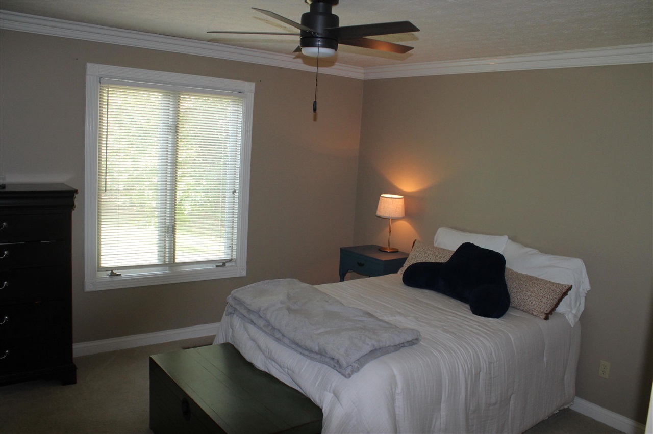 Alvaton, Kentucky, 42122, United States, 5 Bedrooms Bedrooms, ,4 BathroomsBathrooms,Residential,For Sale,1908612