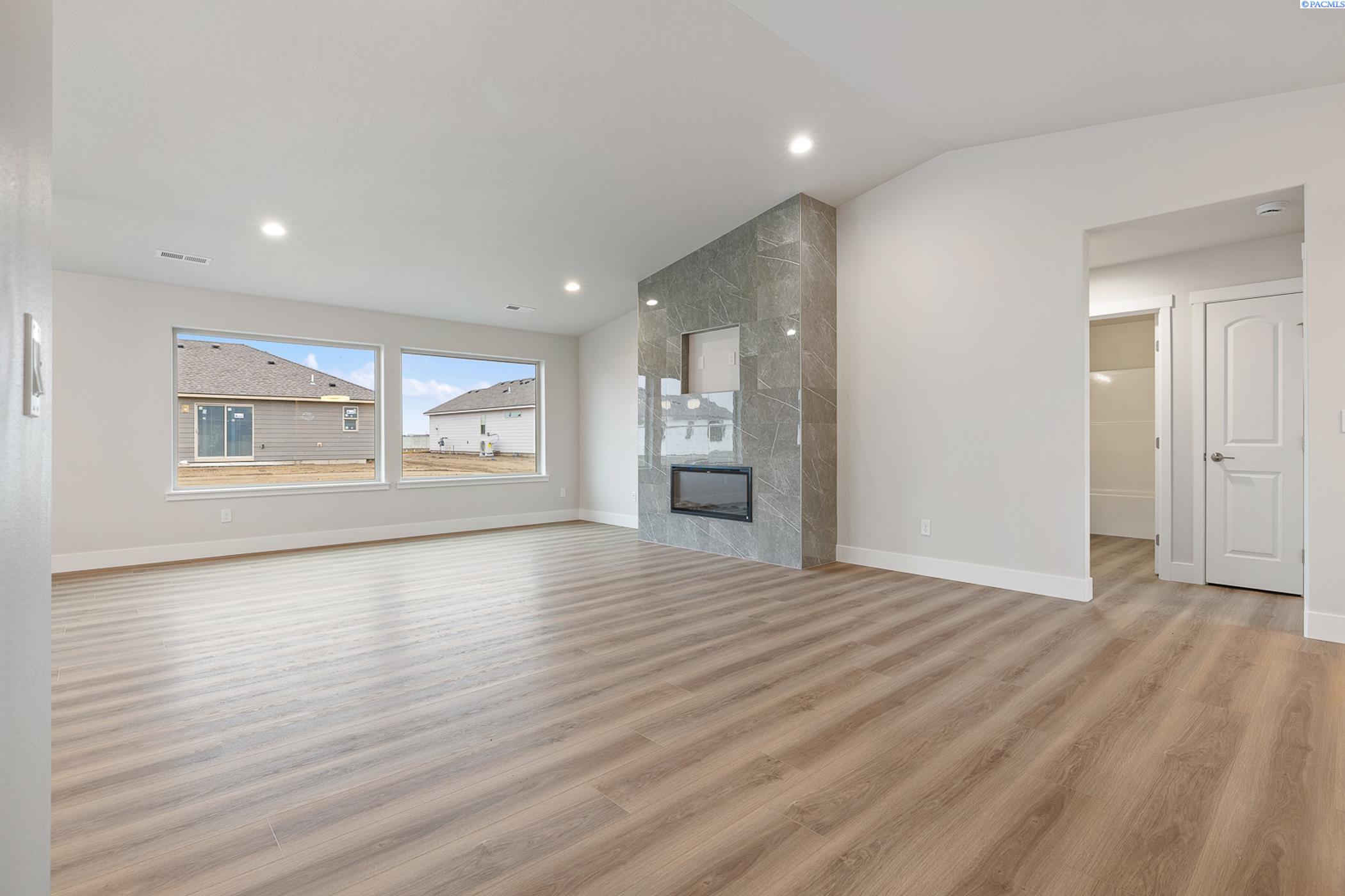 Pasco, Washington, 99301, United States, 4 Bedrooms Bedrooms, ,1 BathroomBathrooms,Residential,For Sale,1874213