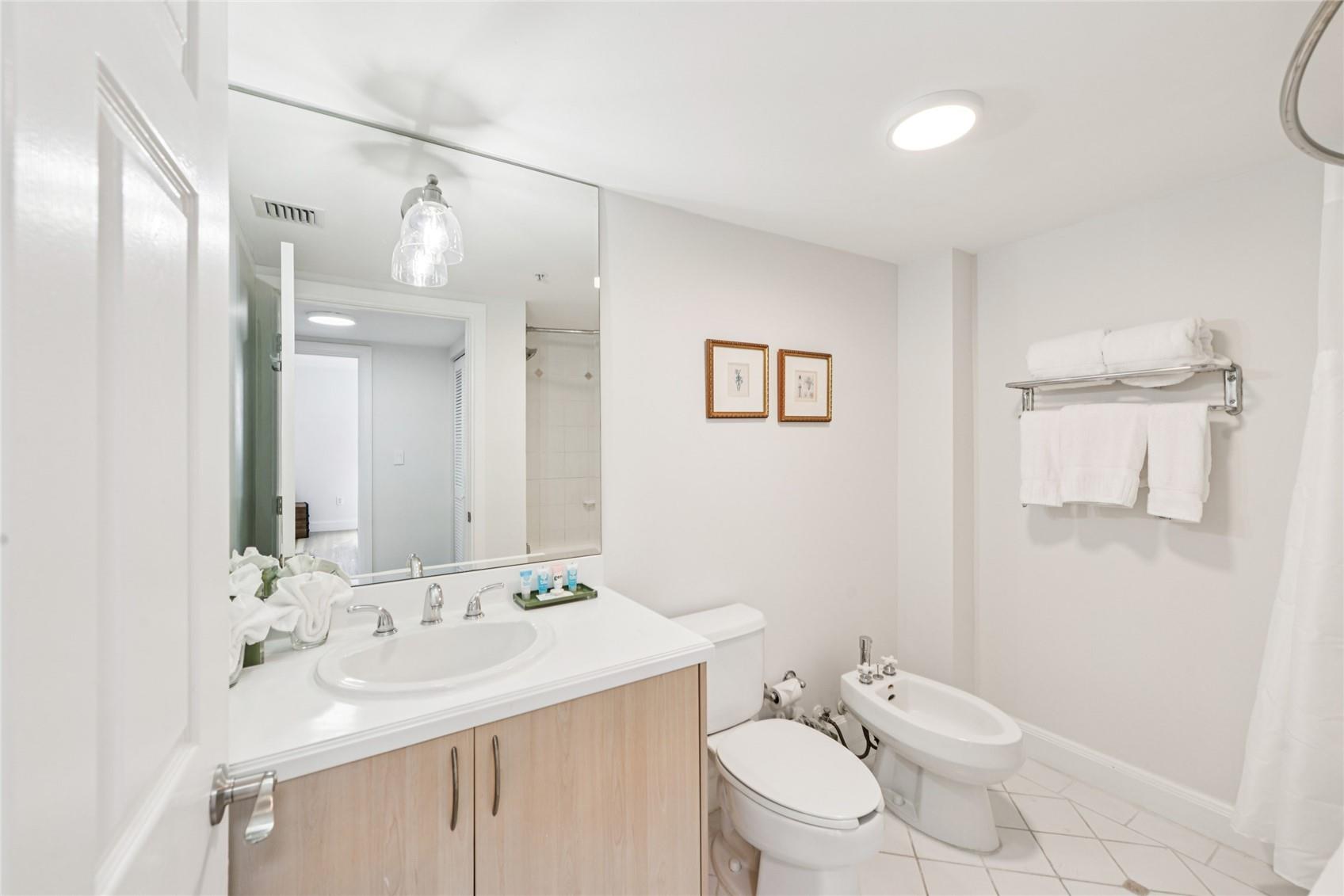 Miami, Florida, 33133, United States, 1 Bedroom Bedrooms, ,1 BathroomBathrooms,Residential,For Sale,1985715