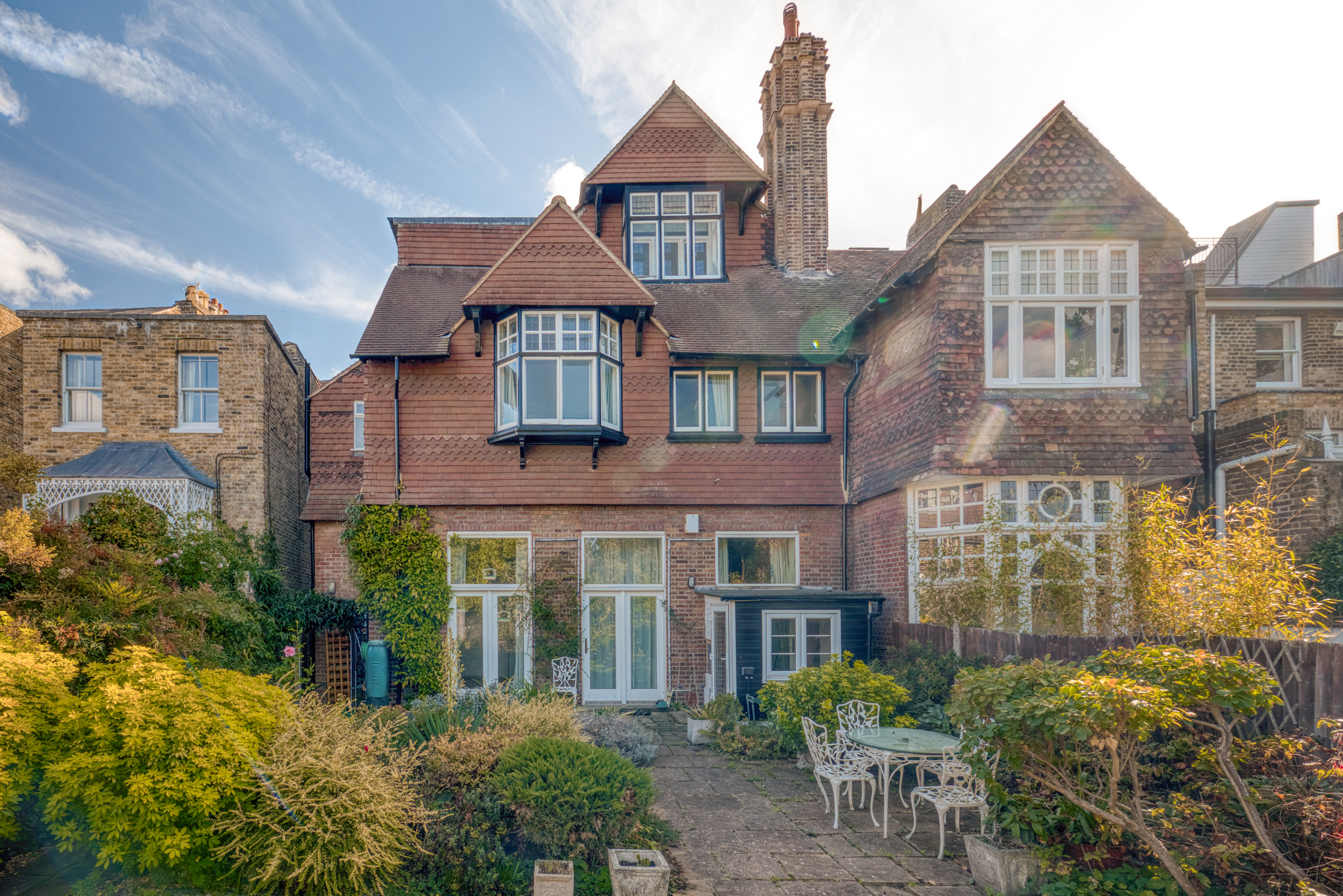  An Arts and Crafts house on Chiswick Mall with riverside gardens. - 物件實景