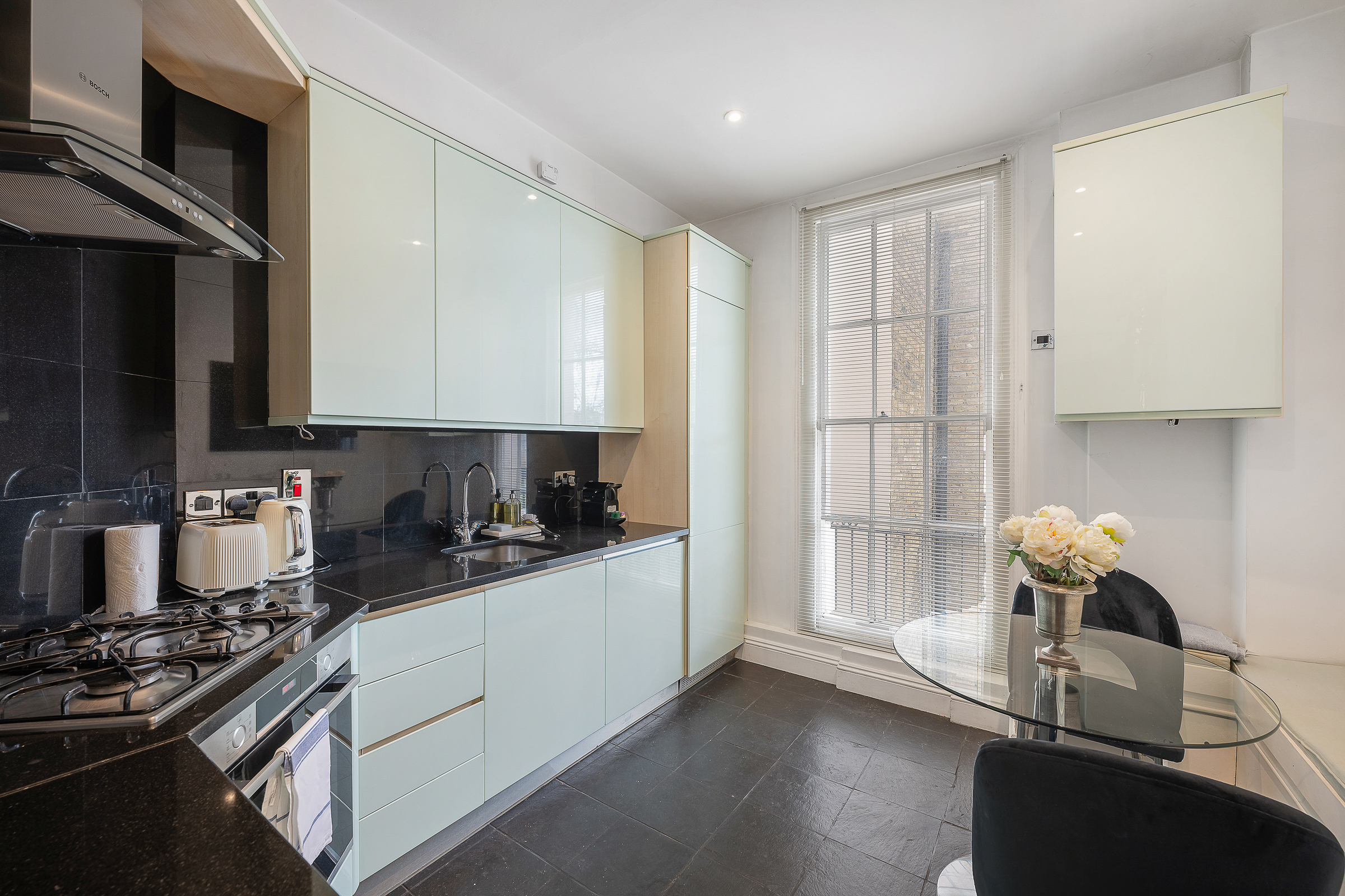  A Beautiful Duplex Apartment with a Private Terrace on Eaton Terrace - 物件實景