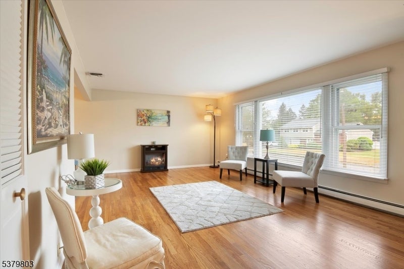 Fairfield Twp., New Jersey, 07004, United States, 3 Bedrooms Bedrooms, ,3 BathroomsBathrooms,Residential,For Sale,1923518