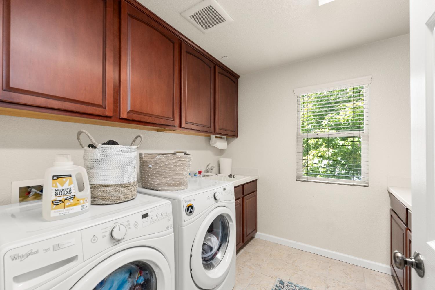 Lincoln, California, 95648, United States, 5 Bedrooms Bedrooms, ,4 BathroomsBathrooms,Residential,For Sale,2035339