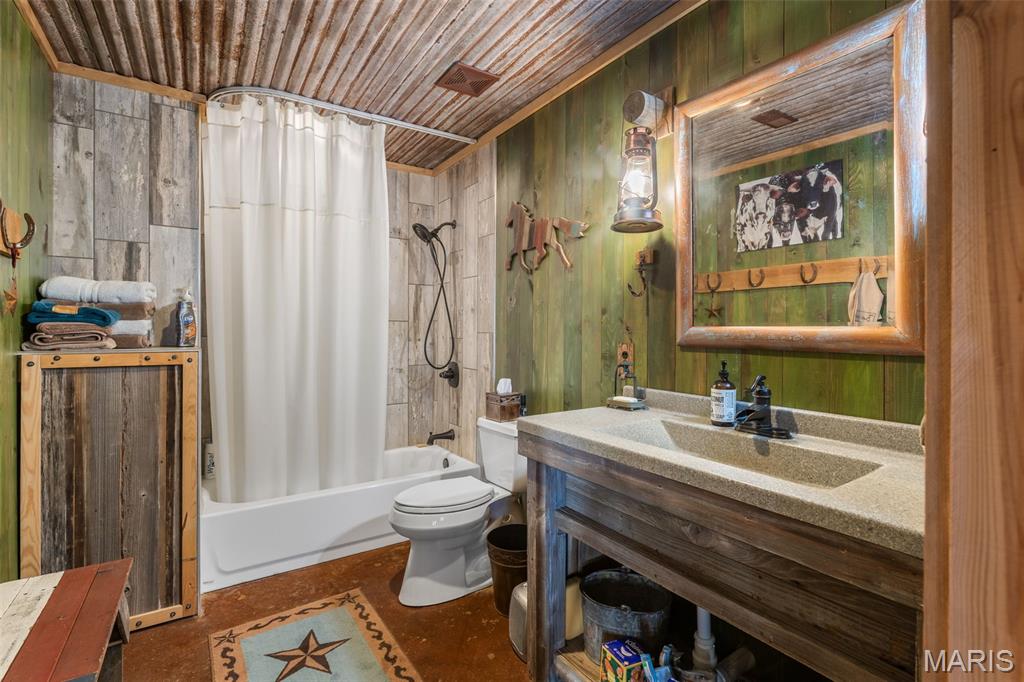 Farmington, Missouri, 63640, United States, 3 Bedrooms Bedrooms, ,4 BathroomsBathrooms,Residential,For Sale,1991980