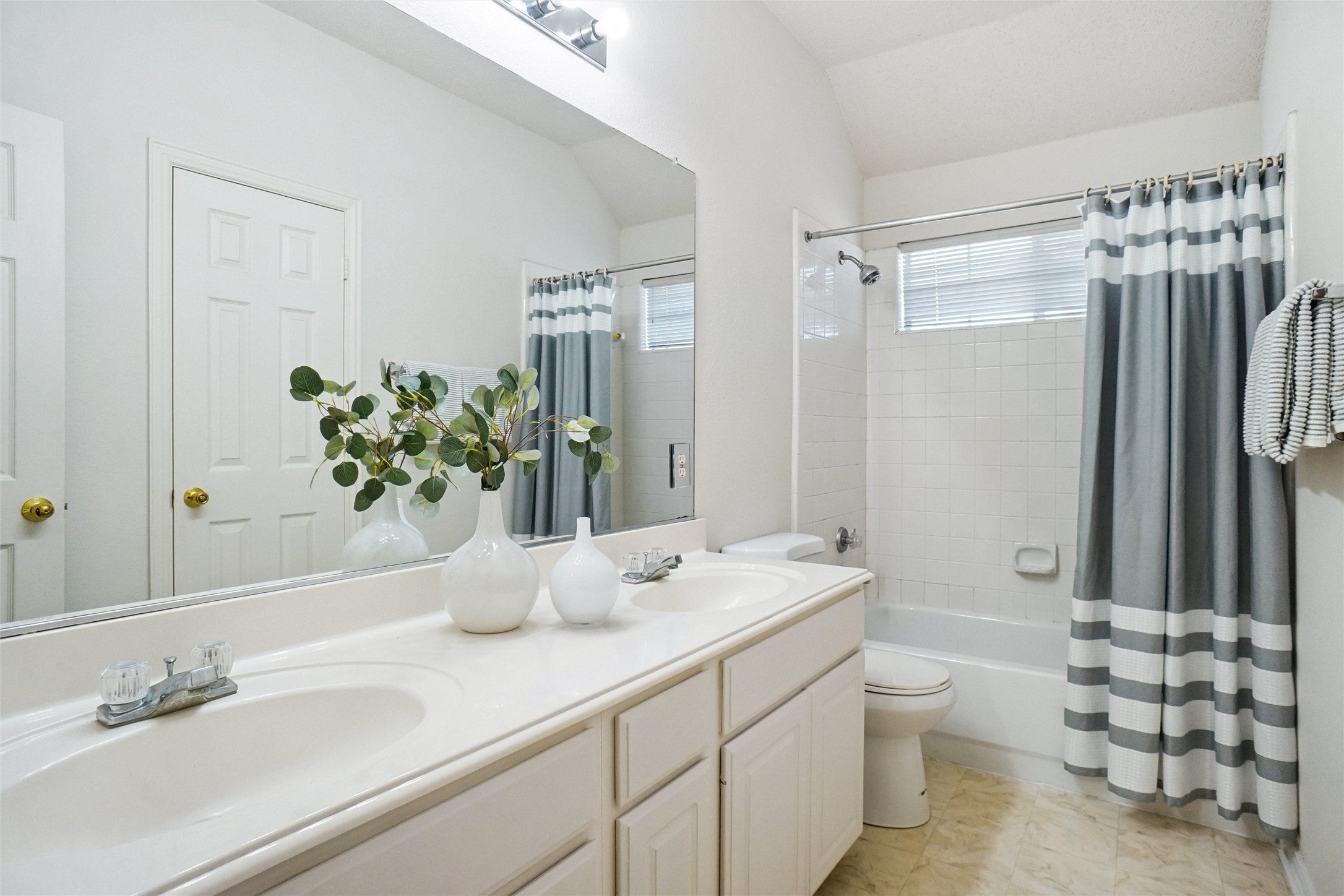 Plano, Texas, 75024, United States, 4 Bedrooms Bedrooms, ,3 BathroomsBathrooms,Residential,For Sale,1981856