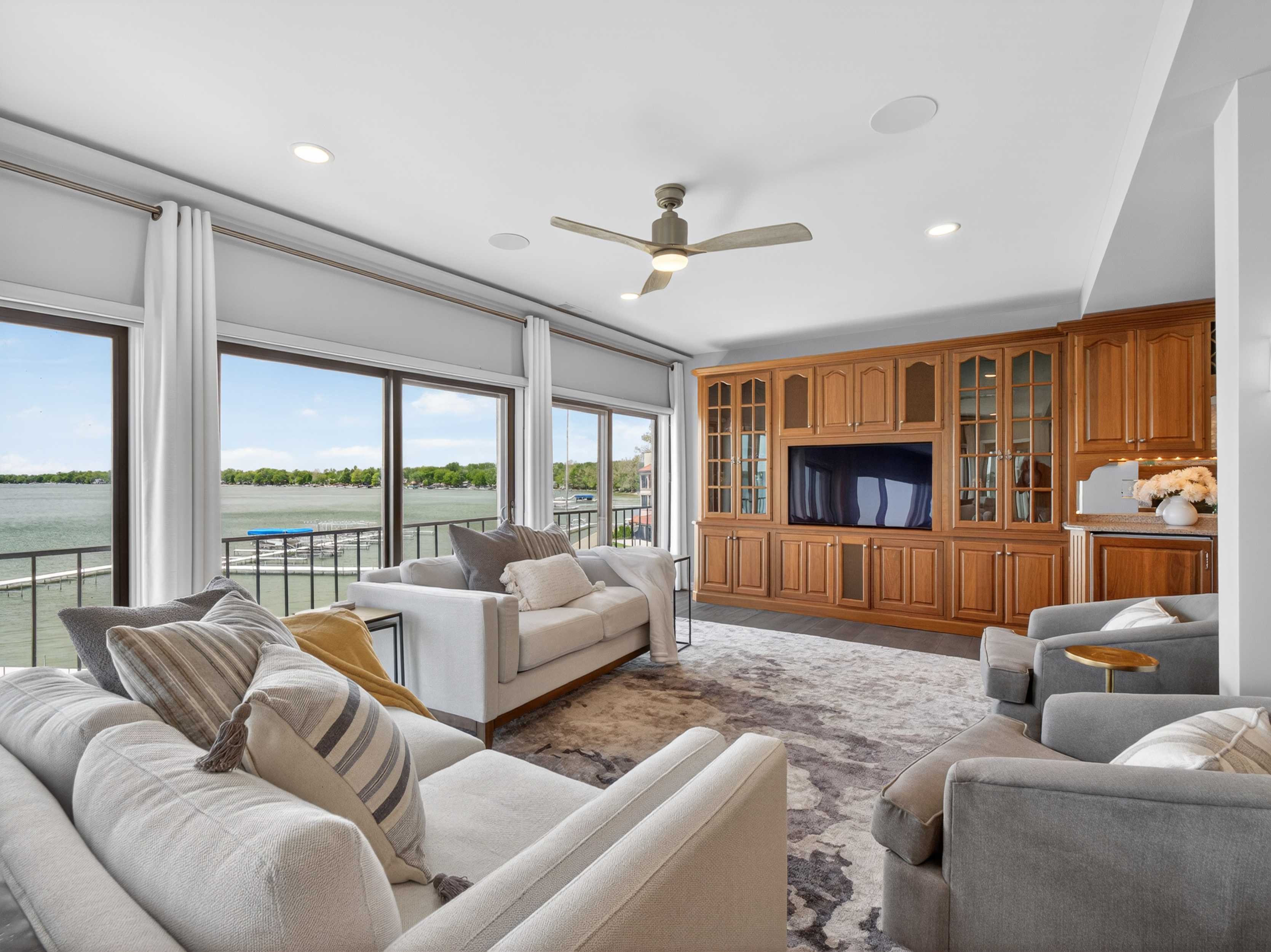  Luxury Lake Living - 物件實景