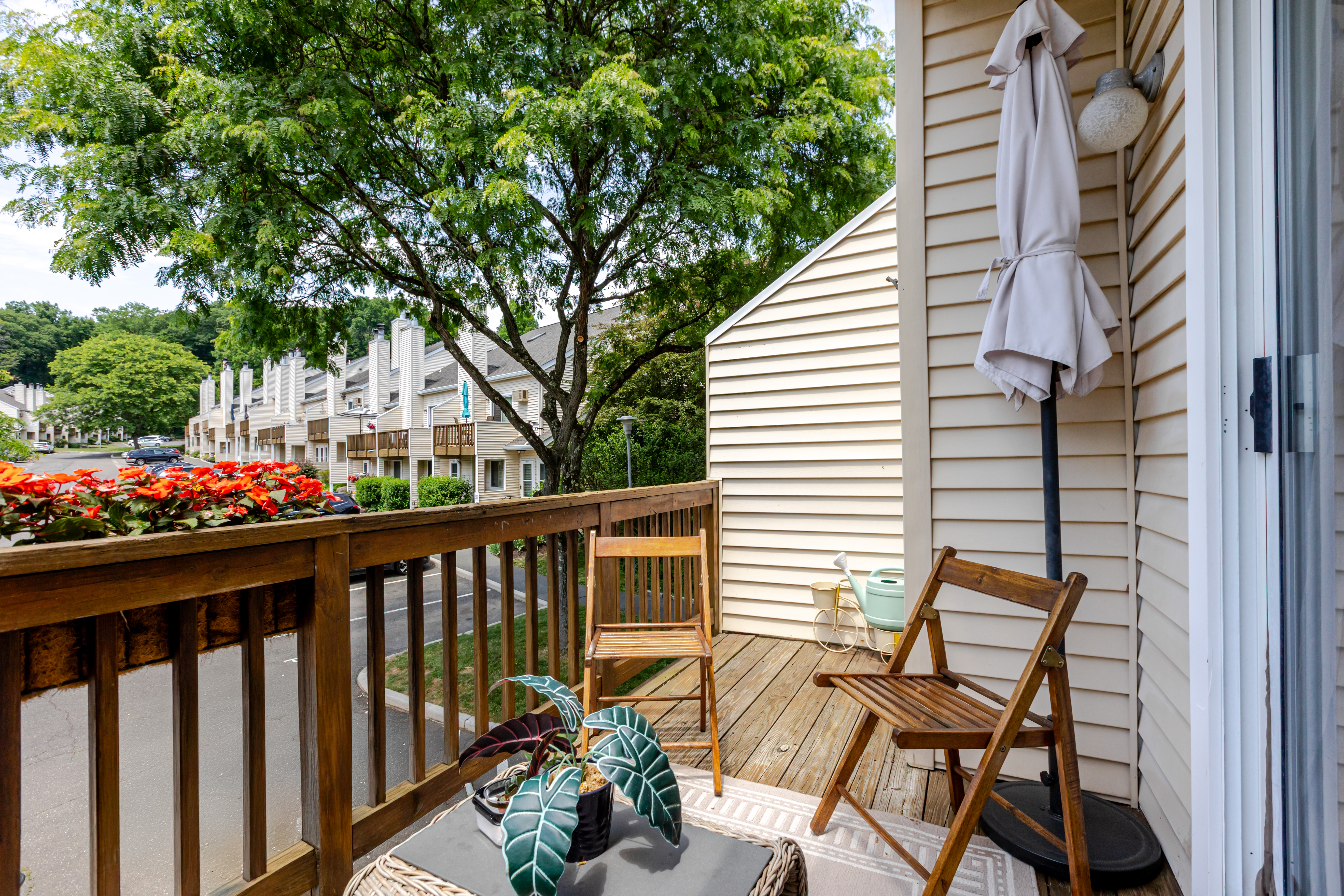  Upper Level Two-Story Townhouse - 物件實景