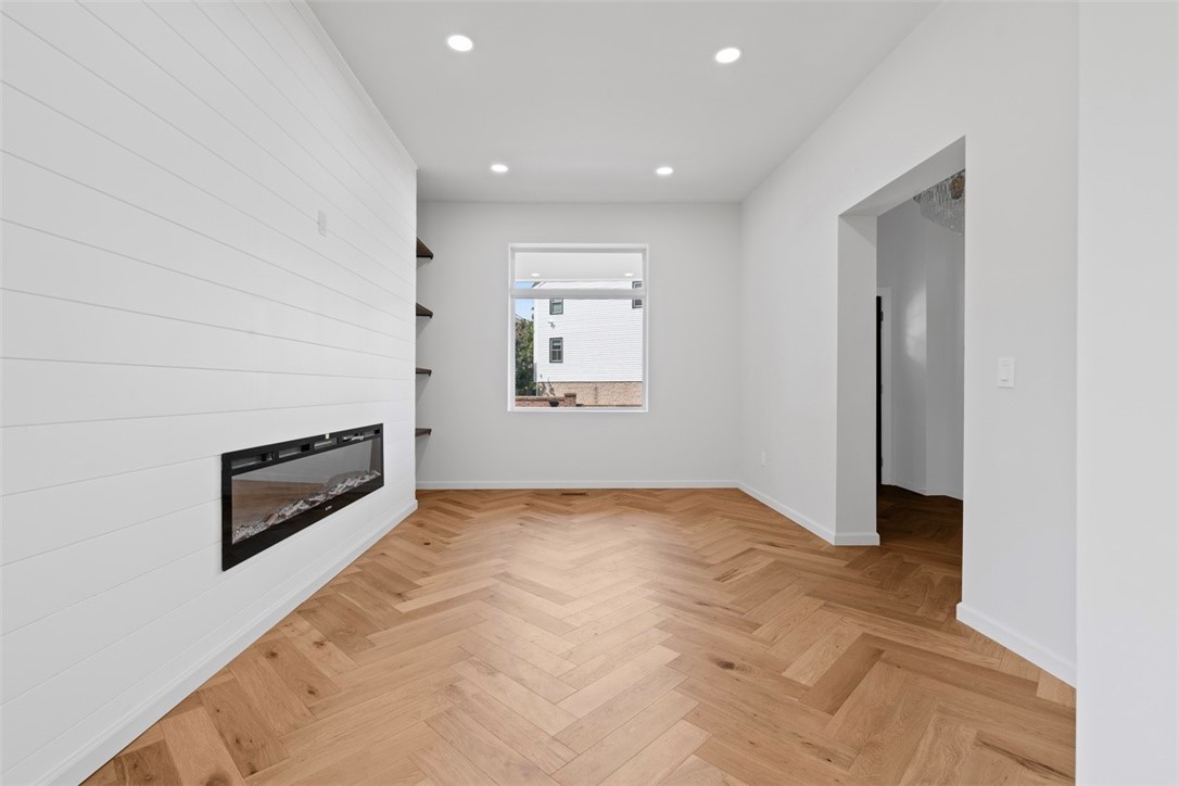 Lawrenceville, Pennsylvania, 15201, United States, 4 Bedrooms Bedrooms, ,4 BathroomsBathrooms,Residential,For Sale,1895769