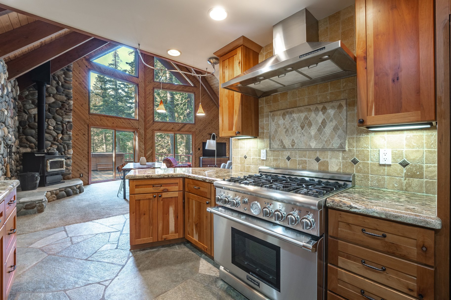  Alpine Peaks Chalet - Ski-Inspired Living on the Forest’s Edge - 物件實景