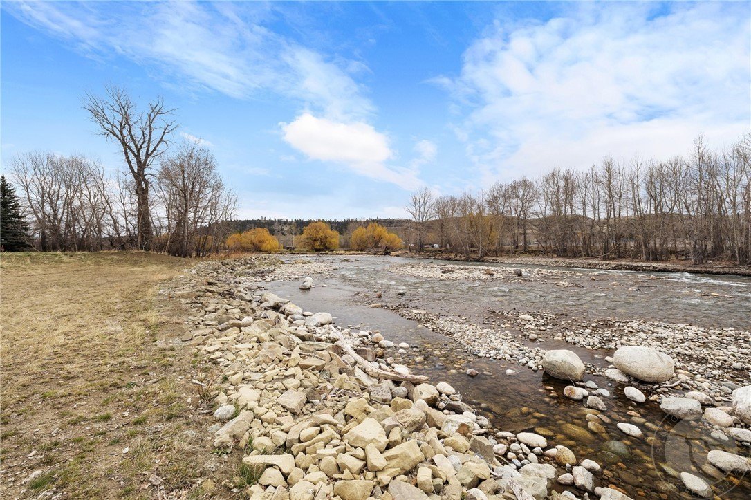 Absarokee, Montana, 59001, United States, 4 Bedrooms Bedrooms, ,4 BathroomsBathrooms,Residential,For Sale,1921766