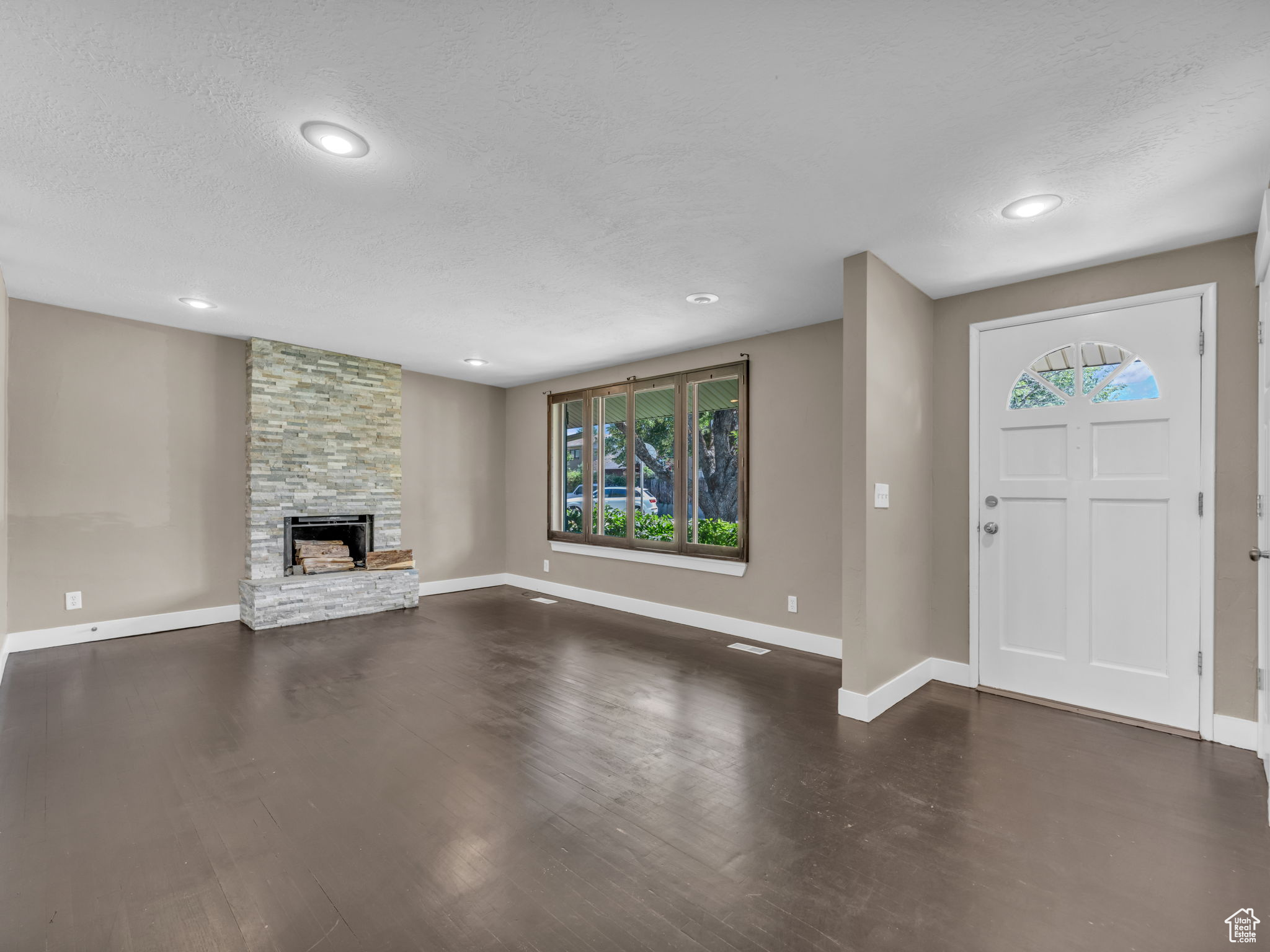 Midvale, Utah, 84047, United States, 4 Bedrooms Bedrooms, ,2 BathroomsBathrooms,Residential,For Sale,1862368