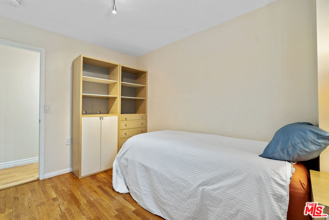 Calabasas, California, 91302, United States, 4 Bedrooms Bedrooms, ,4 BathroomsBathrooms,Residential,For Sale,2002110