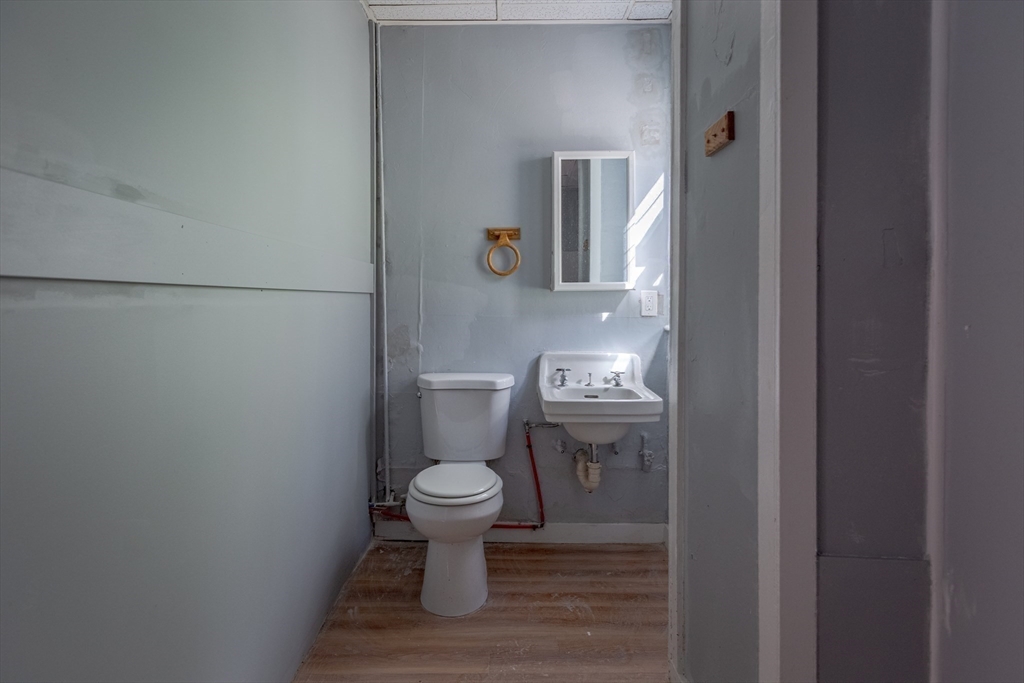 Worcester, Massachusetts, 01604, United States, 8 Bedrooms Bedrooms, ,4 BathroomsBathrooms,Residential,For Sale,1981131