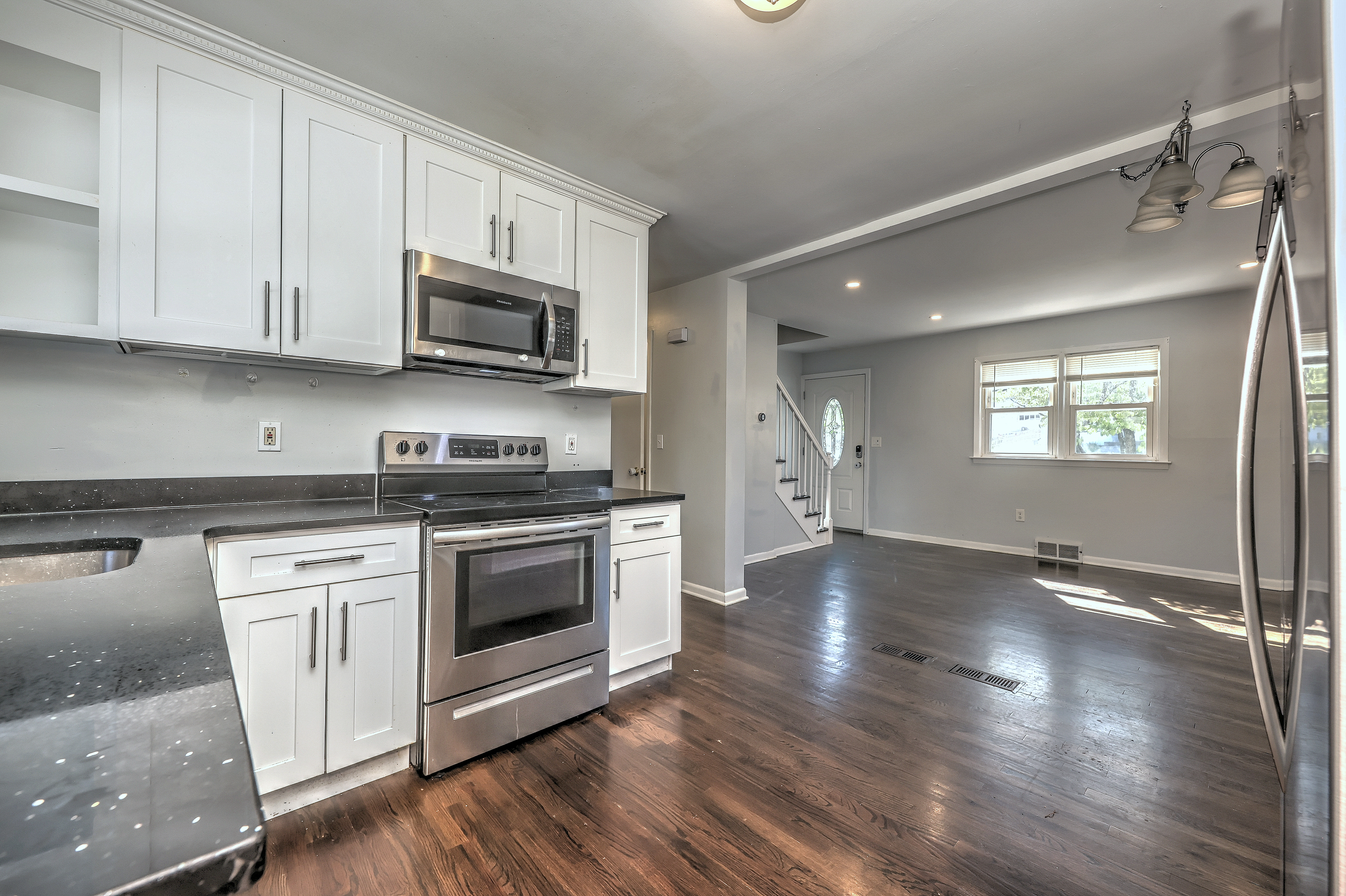  Spacious Cape-Style Home in the Desirable North End - 物件實景