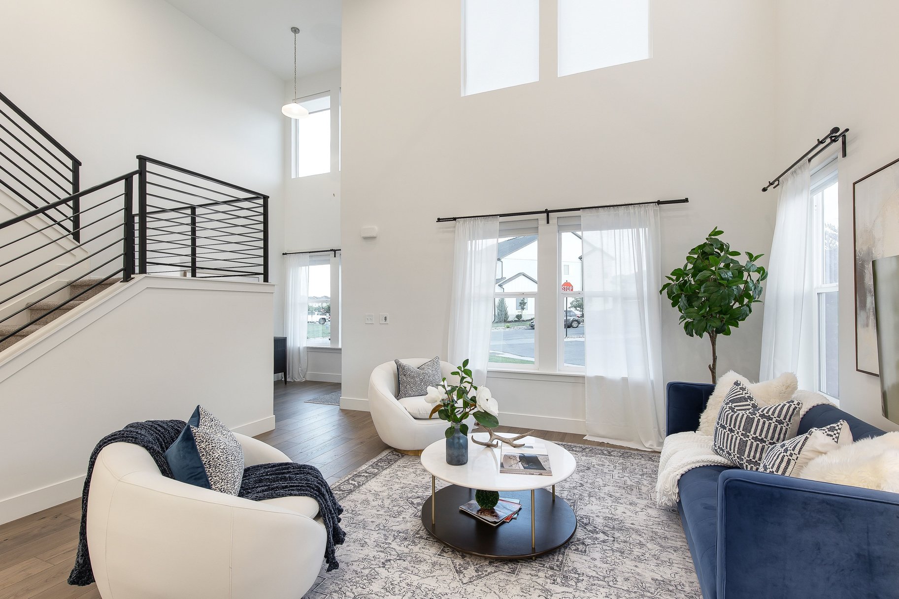  Stylish End-Unit Townhome - 物件實景