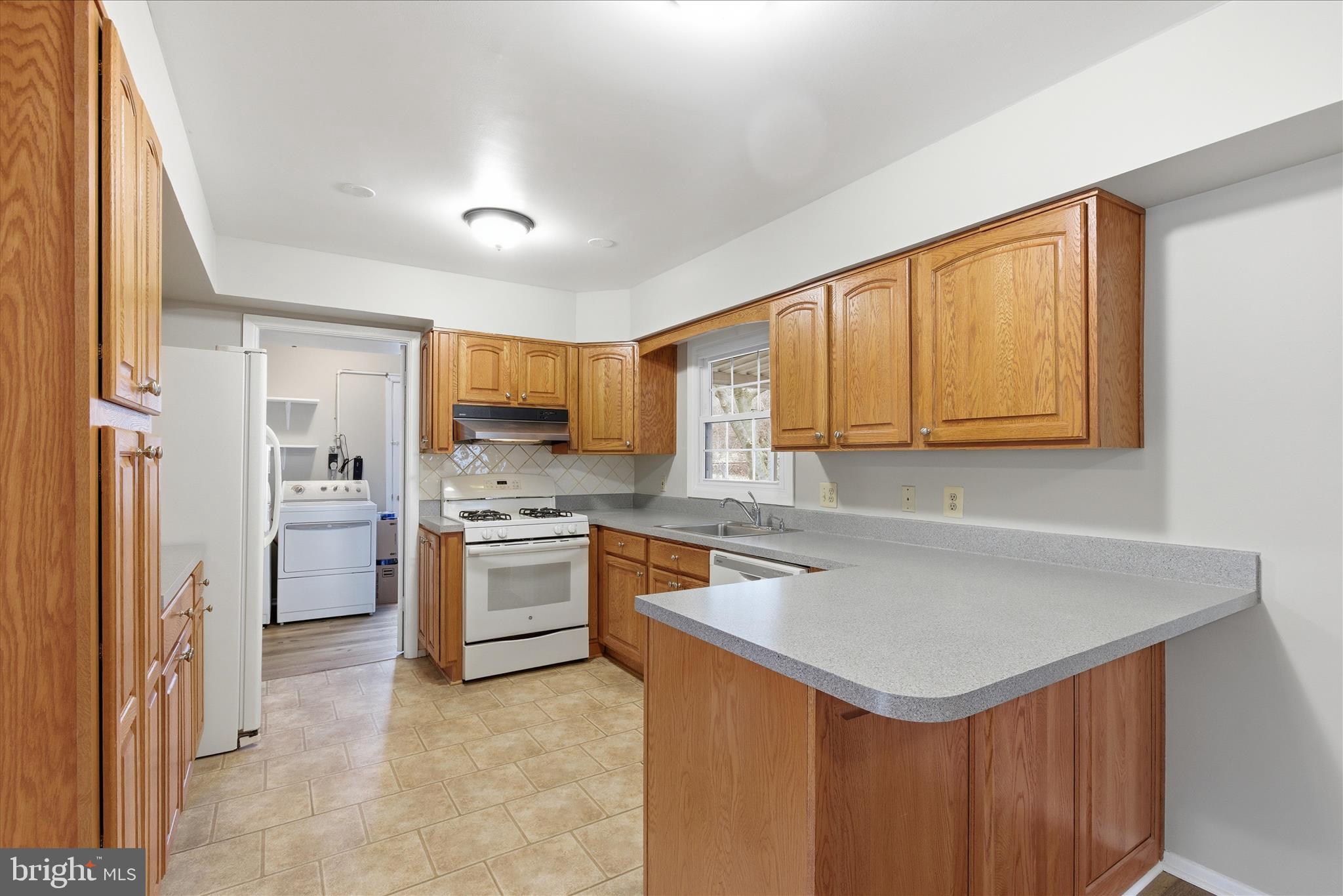 Bowie, Maryland, 20715, United States, 5 Bedrooms Bedrooms, ,3 BathroomsBathrooms,Residential,For Sale,2009655