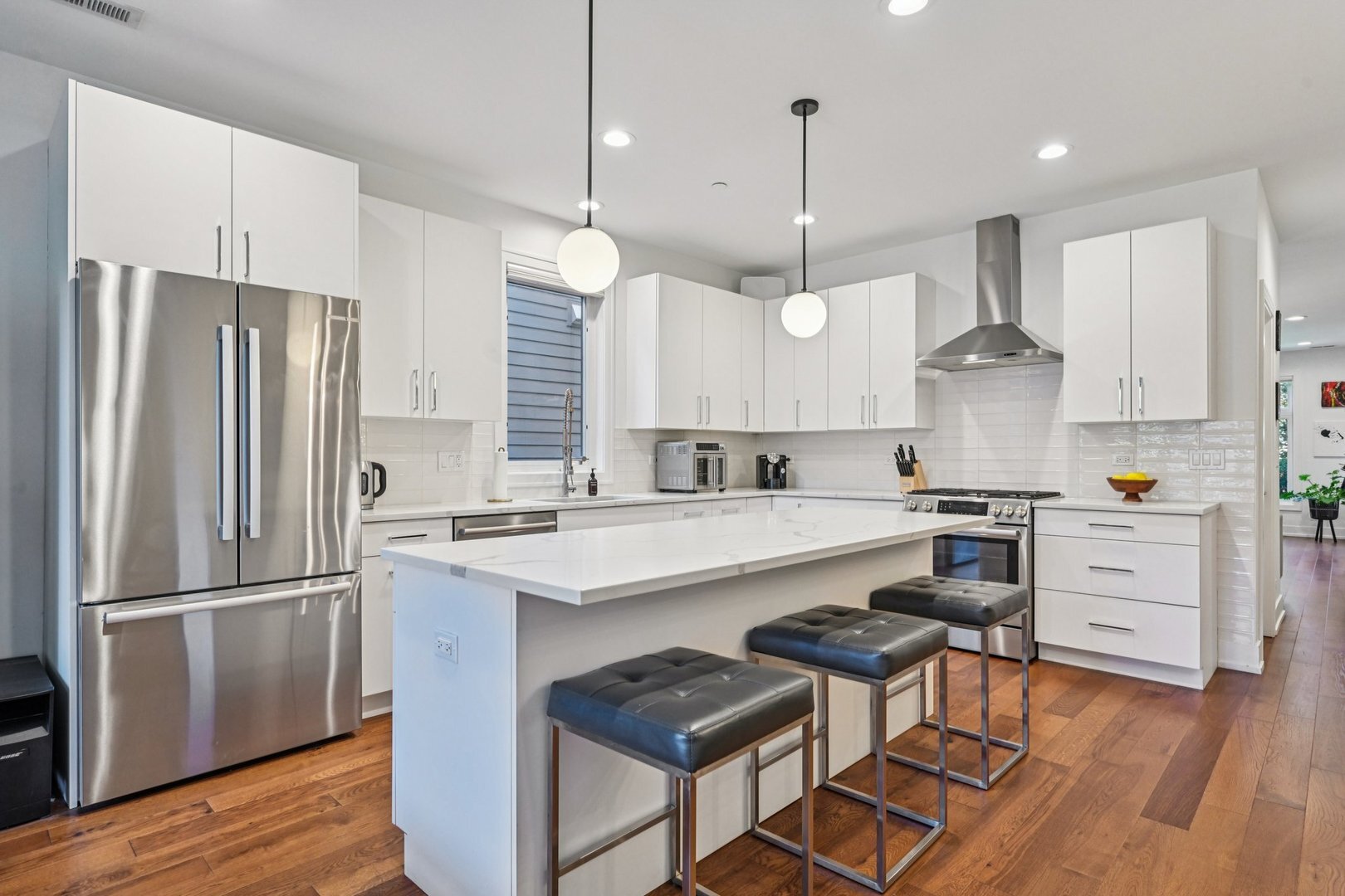 Evanston, Illinois, 60202, United States, 4 Bedrooms Bedrooms, ,3 BathroomsBathrooms,Residential,For Sale,1991957