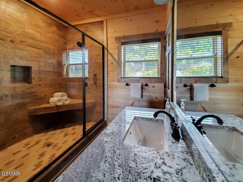 Gatlinburg, Tennessee, 37738, United States, 4 Bedrooms Bedrooms, ,6 BathroomsBathrooms,Residential,For Sale,1976574