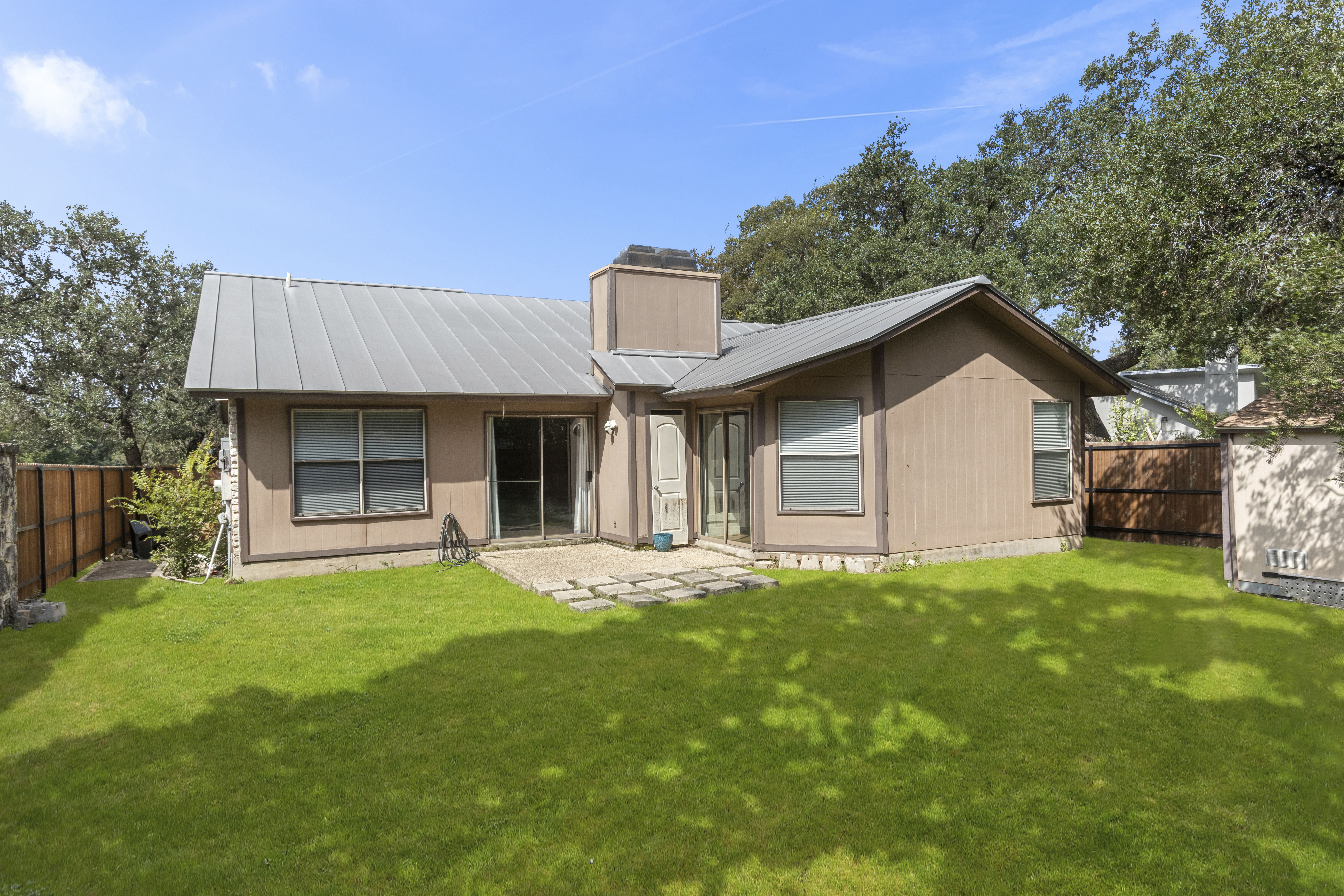  Charming One-Story Retreat in Prime Location - 物件實景