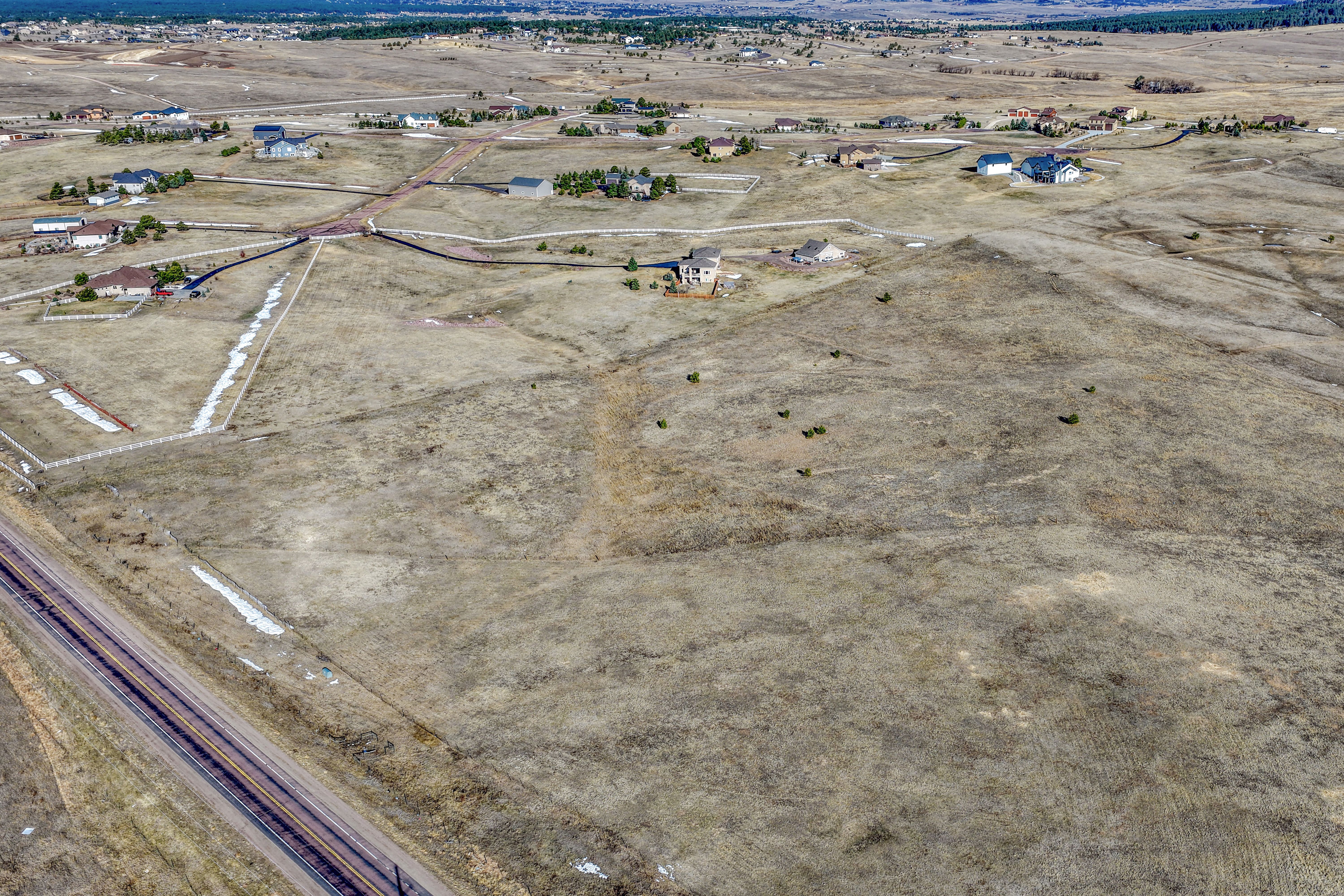  5 acres with mountain views in sought after Black Forest - 物件實景