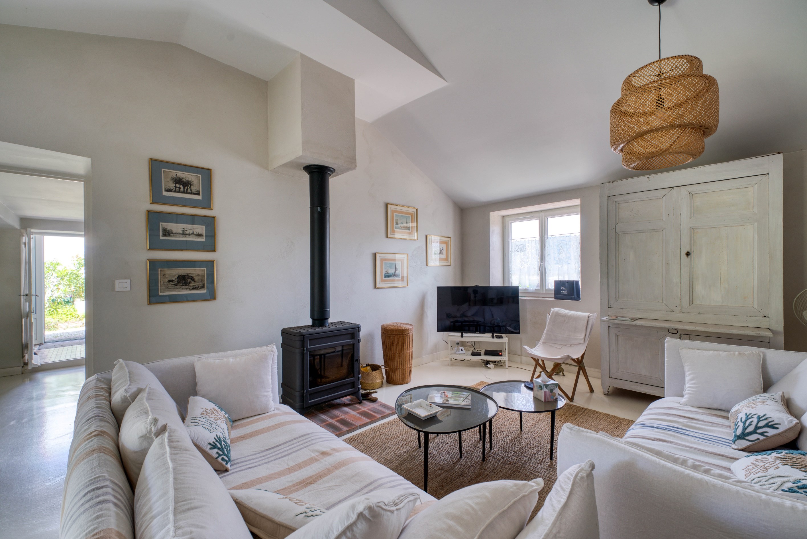  Charming 4-bedroom house in St Denis d