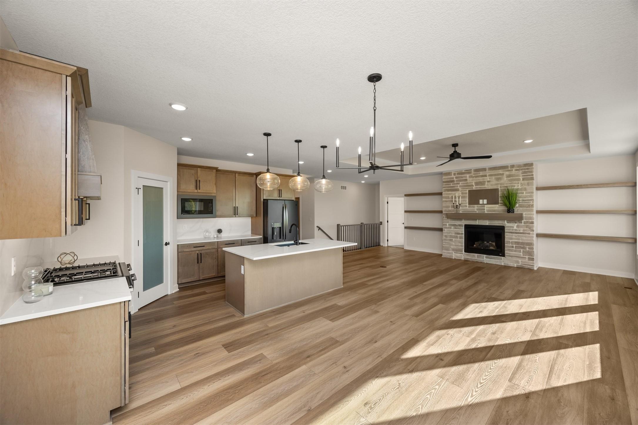 Urbandale, Iowa, 50323, United States, 4 Bedrooms Bedrooms, ,3 BathroomsBathrooms,Residential,For Sale,1975900