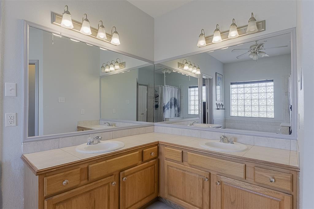 Waxahachie, Texas, 75167, United States, 4 Bedrooms Bedrooms, ,2 BathroomsBathrooms,Residential,For Sale,1835514