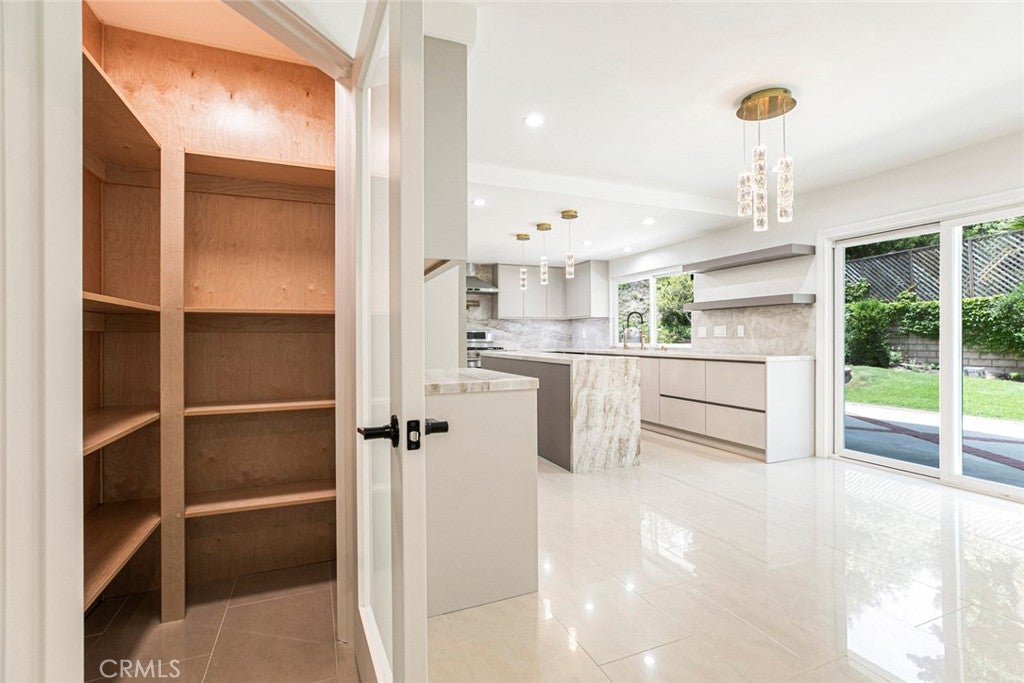 Glendale, California, 91206, United States, 4 Bedrooms Bedrooms, ,3 BathroomsBathrooms,Residential,For Sale,1940917