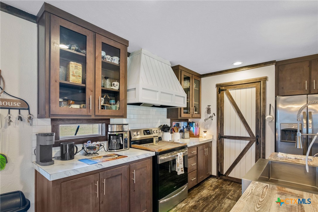 Hallettsville, Texas, 77964, United States, 4 Bedrooms Bedrooms, ,3 BathroomsBathrooms,Residential,For Sale,1988312