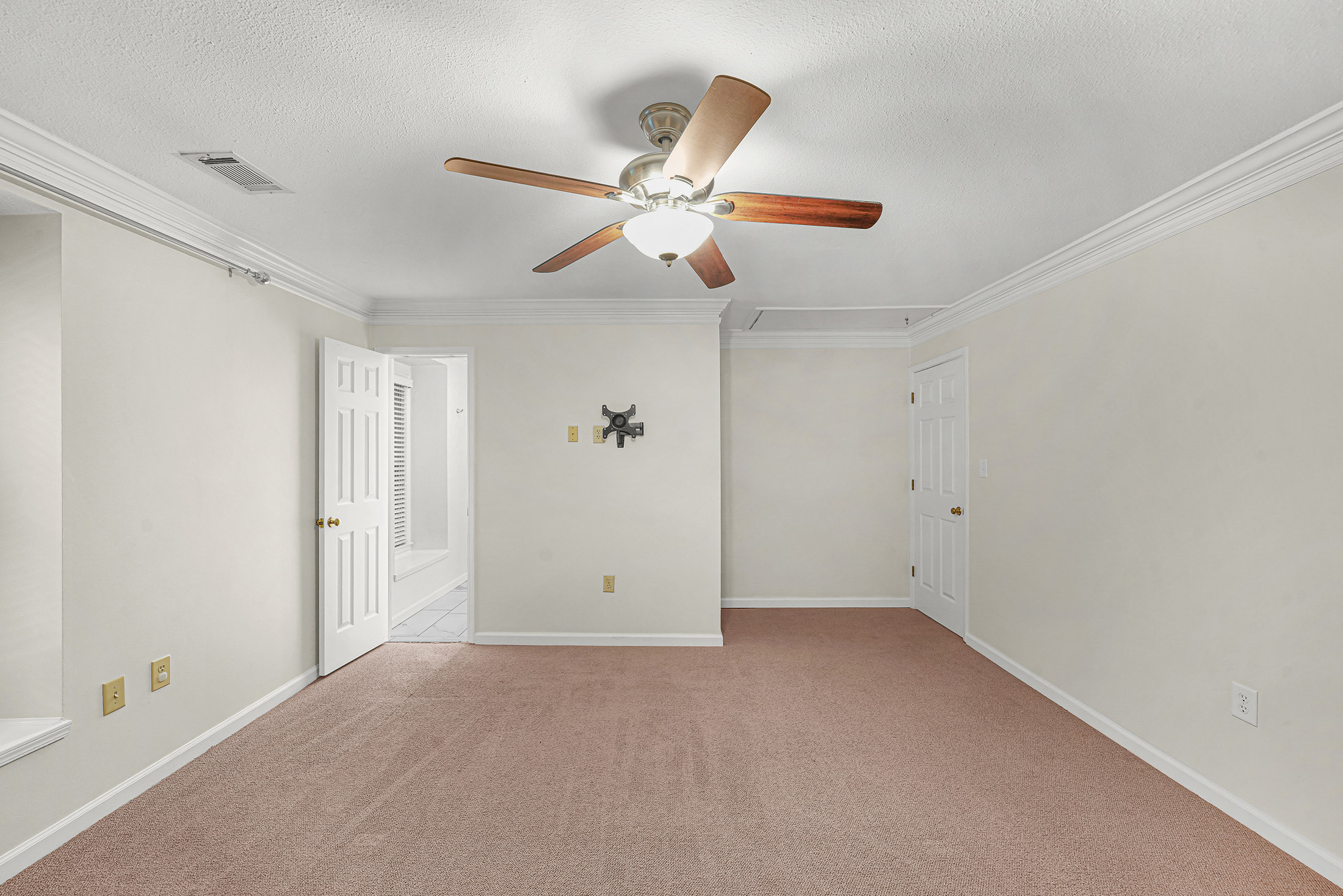  Beautiful Brick Townhome Offers Peaceful Park-like Living in Buckhead - 物件實景
