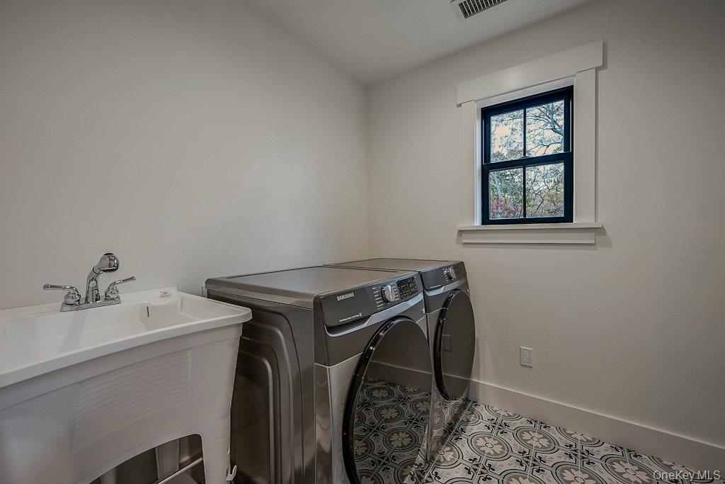 Middle Island, New York, 11953, United States, 4 Bedrooms Bedrooms, ,4 BathroomsBathrooms,Residential,For Sale,1988192