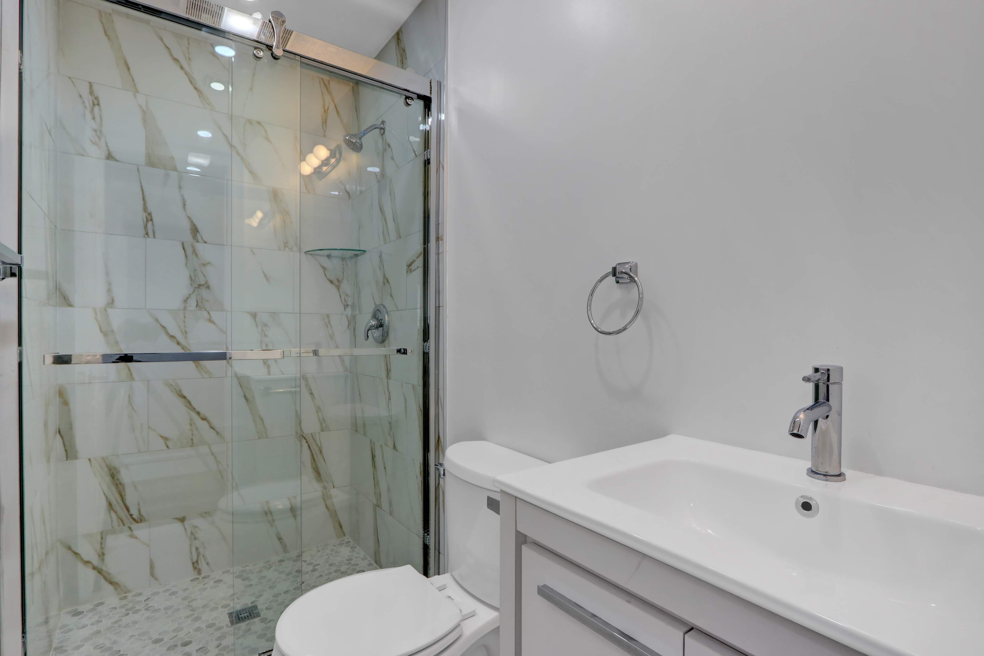 West Islip, New York, 11795, United States, 3 Bedrooms Bedrooms, ,2 BathroomsBathrooms,Residential,For Sale,1920311