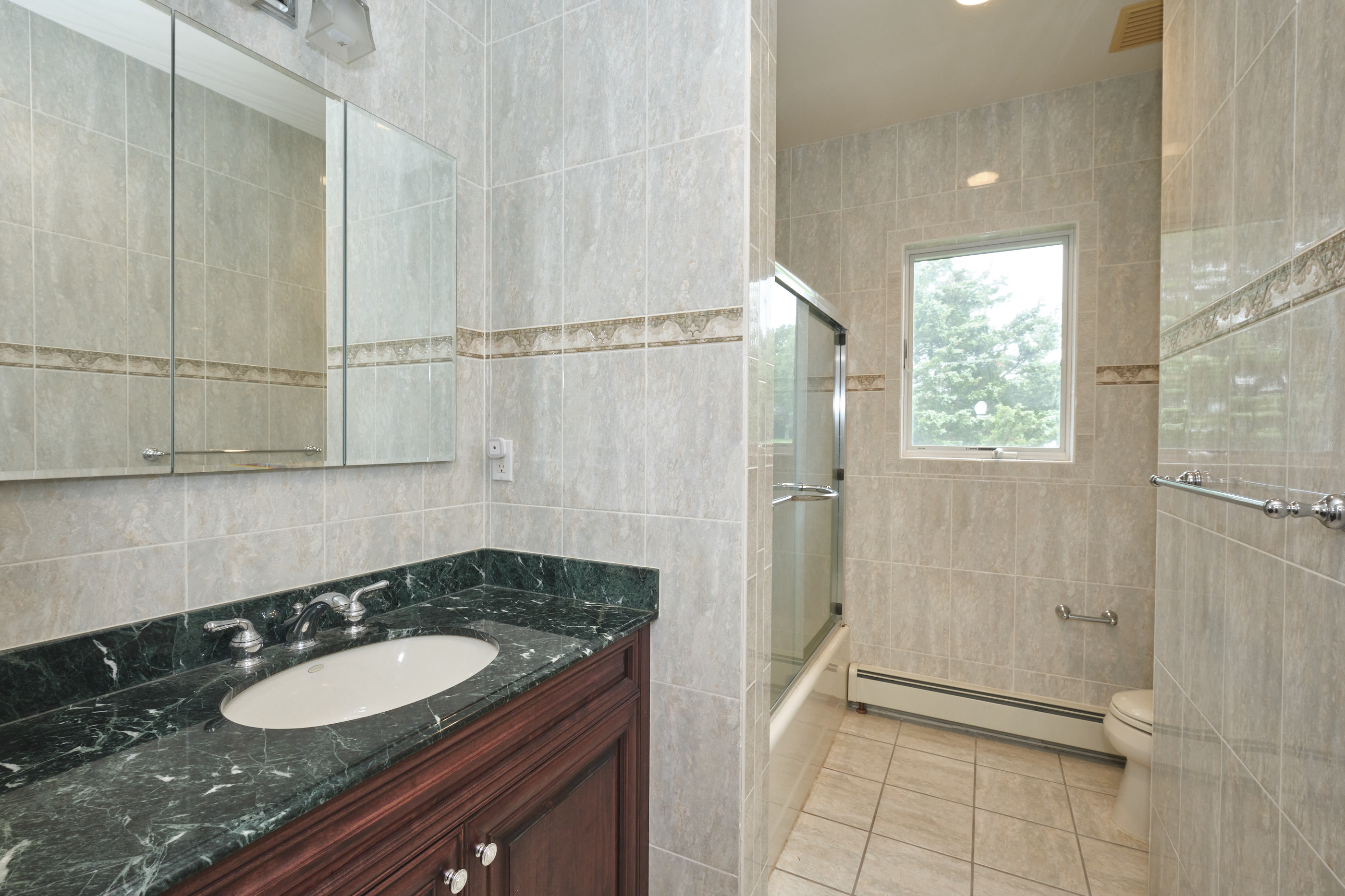 East Marion, New York, 11939, United States, 3 Bedrooms Bedrooms, ,3 BathroomsBathrooms,Residential,For Sale,1895057