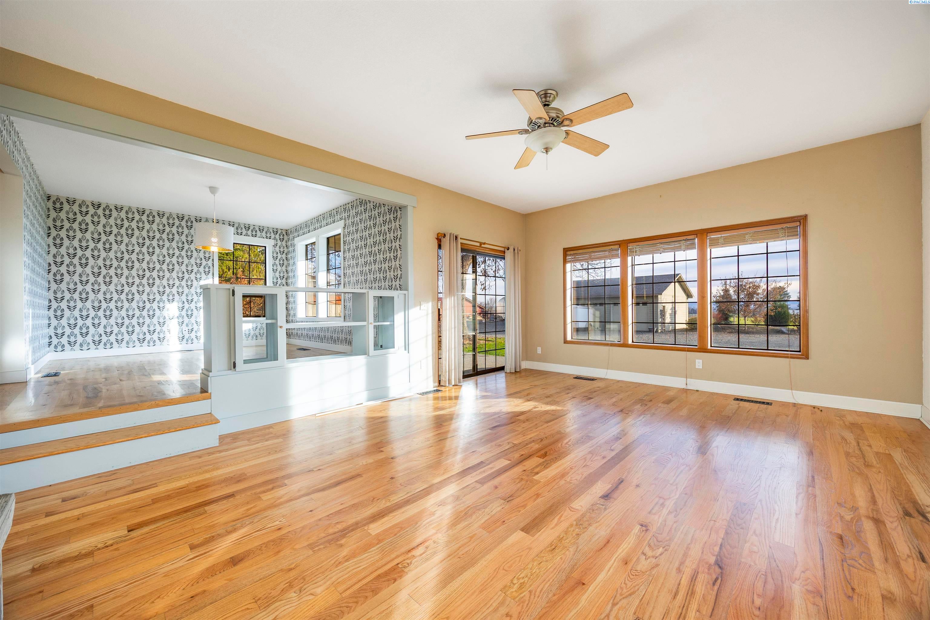 Sunnyside, Washington, 98944, United States, 3 Bedrooms Bedrooms, ,2 BathroomsBathrooms,Residential,For Sale,1998016