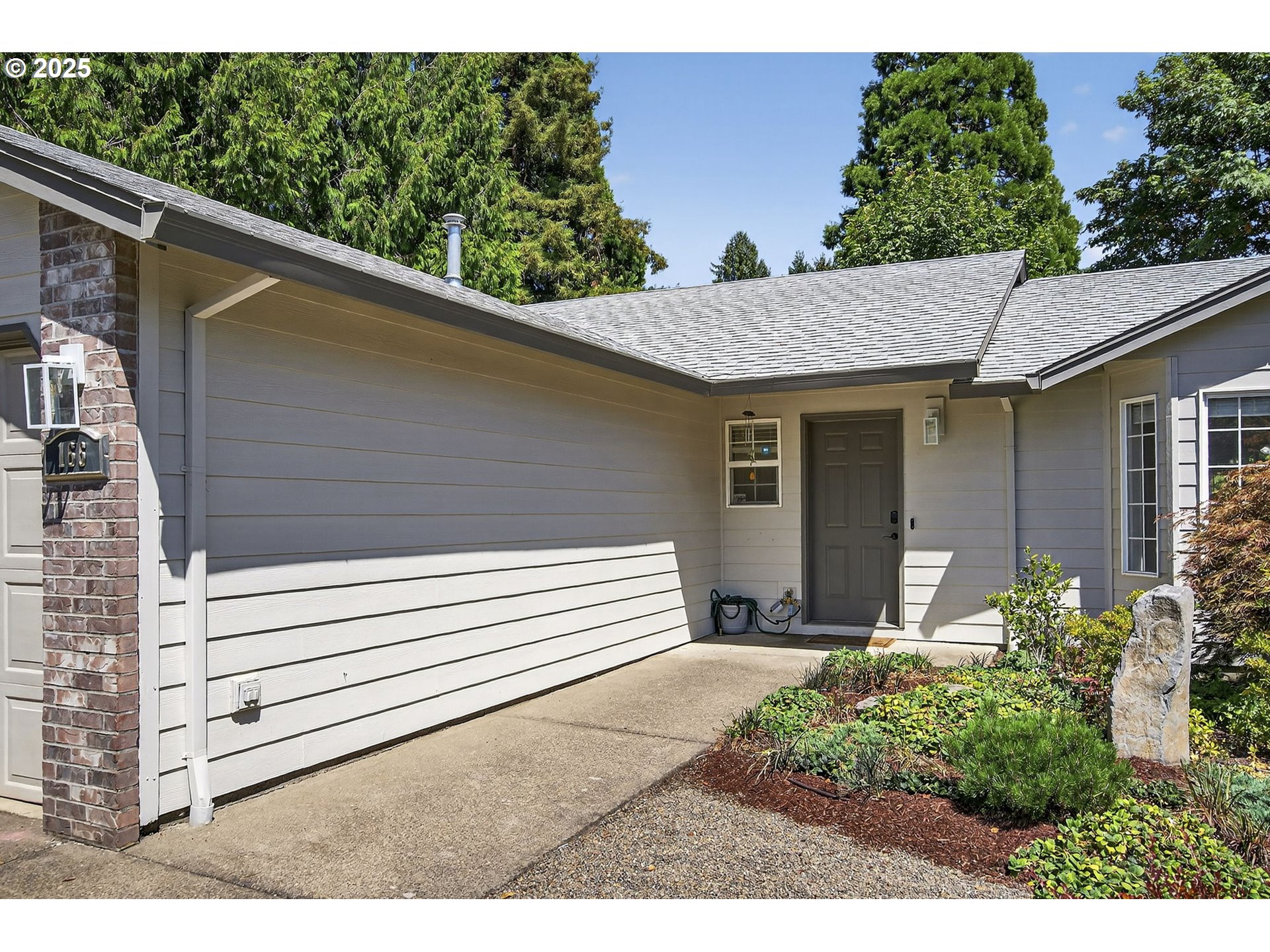 Dundee, Oregon, 97115, United States, 3 Bedrooms Bedrooms, ,2 BathroomsBathrooms,Residential,For Sale,1903917