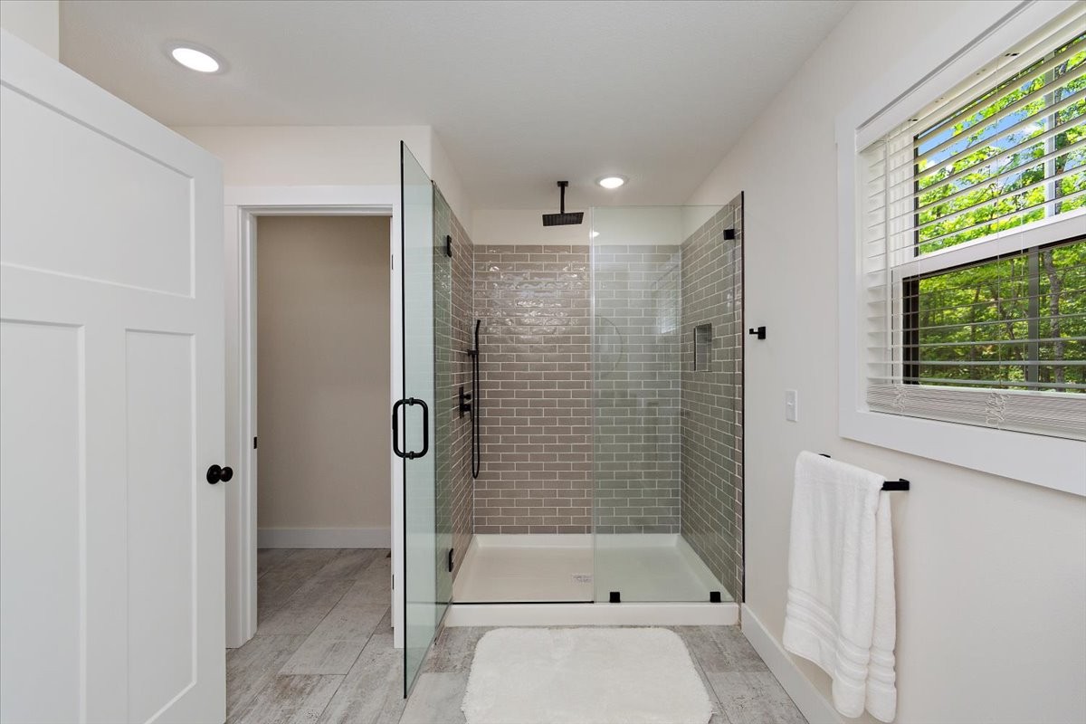 Monterey, Tennessee, 38574, United States, 3 Bedrooms Bedrooms, ,2 BathroomsBathrooms,Residential,For Sale,1907598