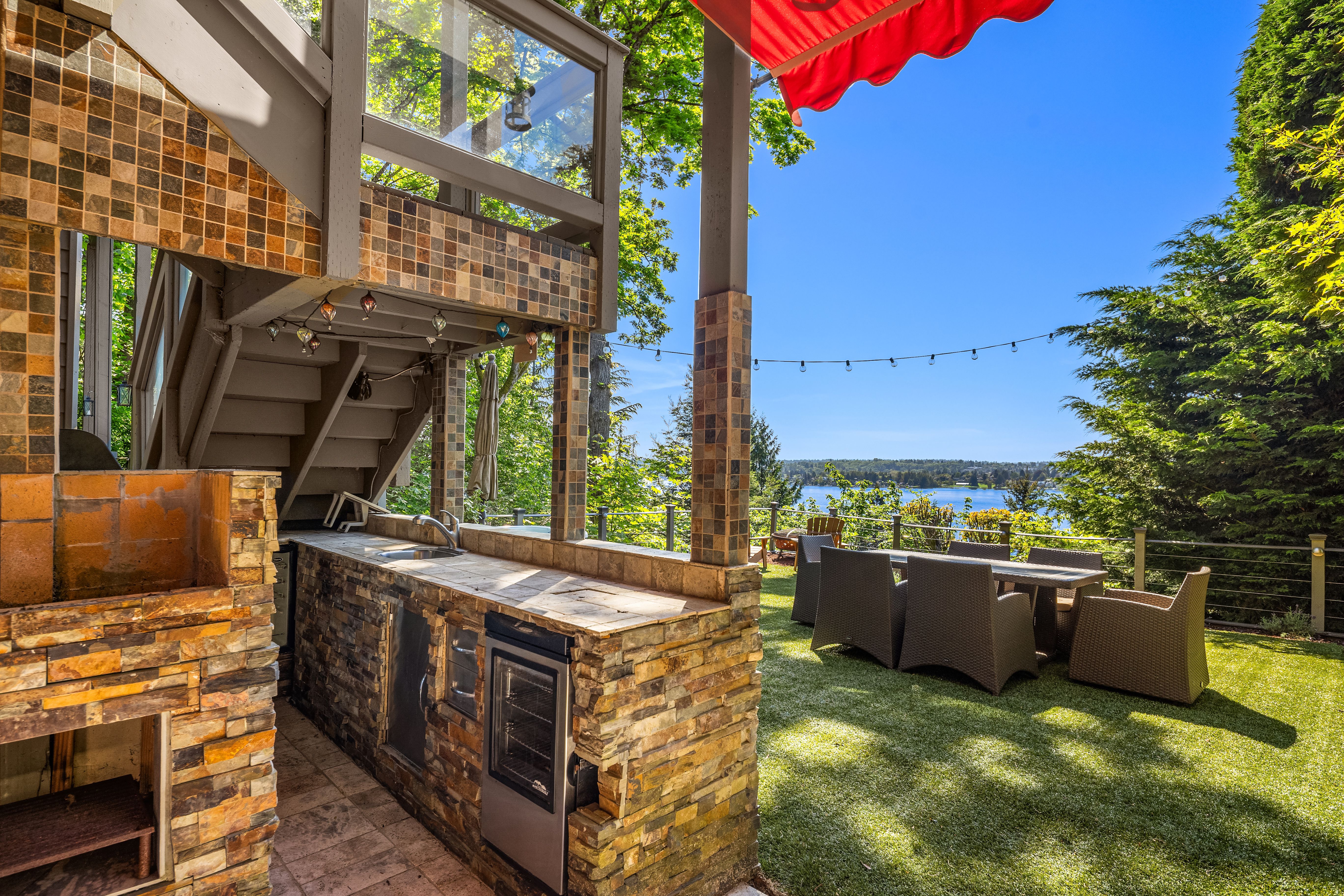  7447 W Mercer Wy, Mercer Island, WA 98040 - 物件實景