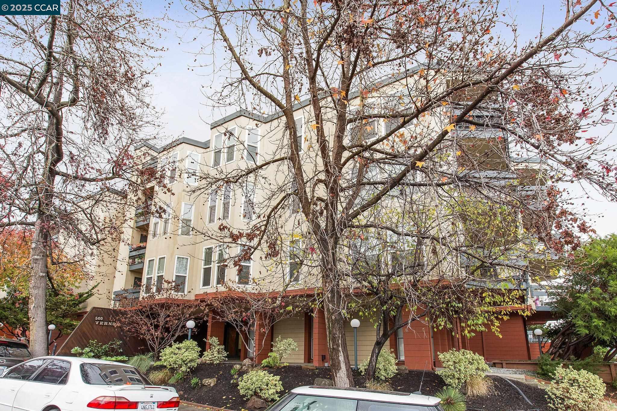 Oakland, California, 94610, United States, 2 Bedrooms Bedrooms, ,2 BathroomsBathrooms,Residential,For Sale,1984718