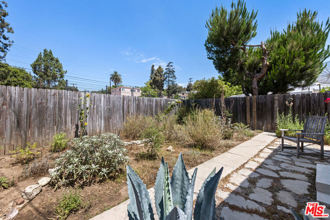 Los Angeles, California, 90065, United States, 1 Bedroom Bedrooms, ,1 BathroomBathrooms,Residential,For Sale,1913334