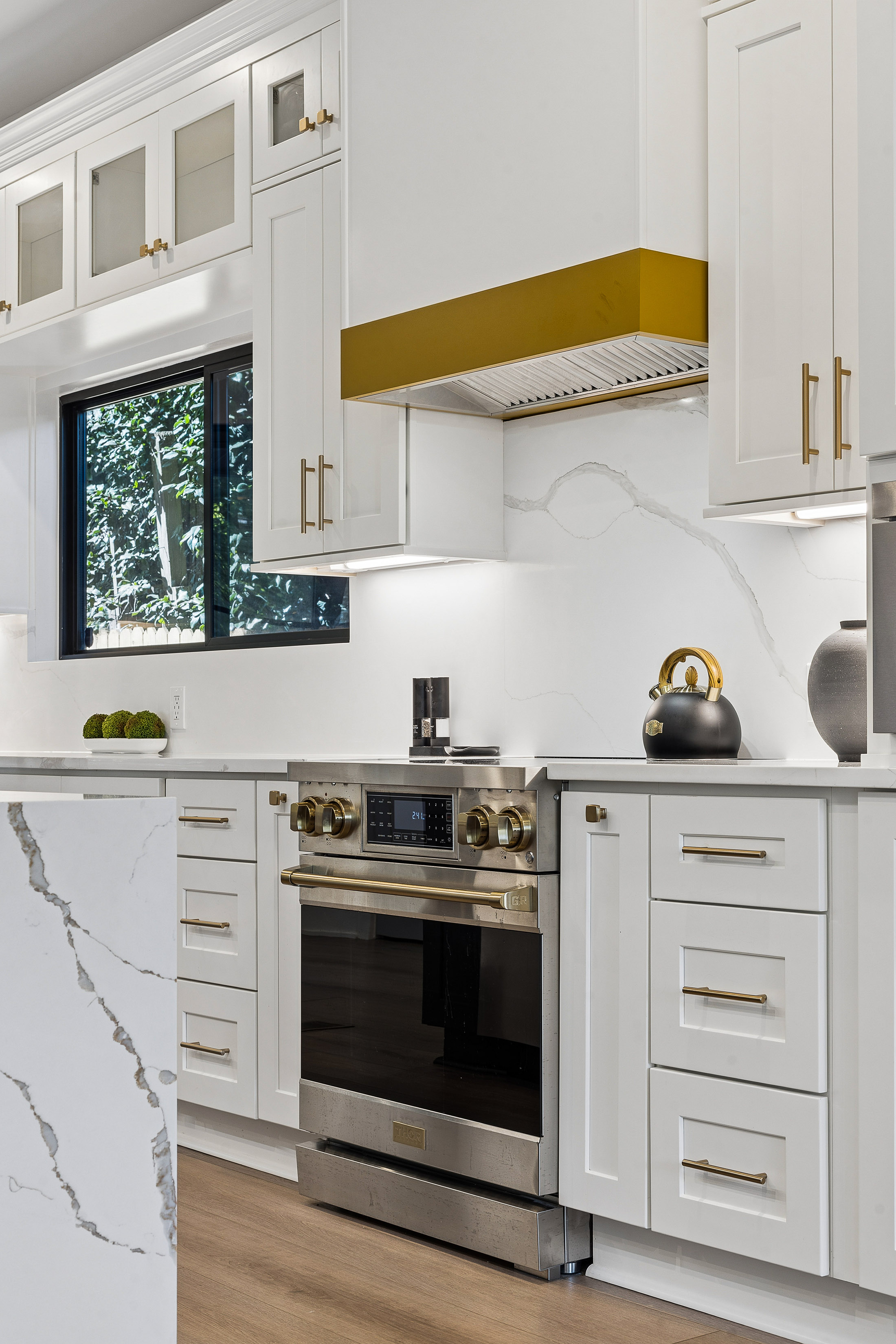  Sophisticated Modern Home in Sought-after Loring Heights - 物件實景
