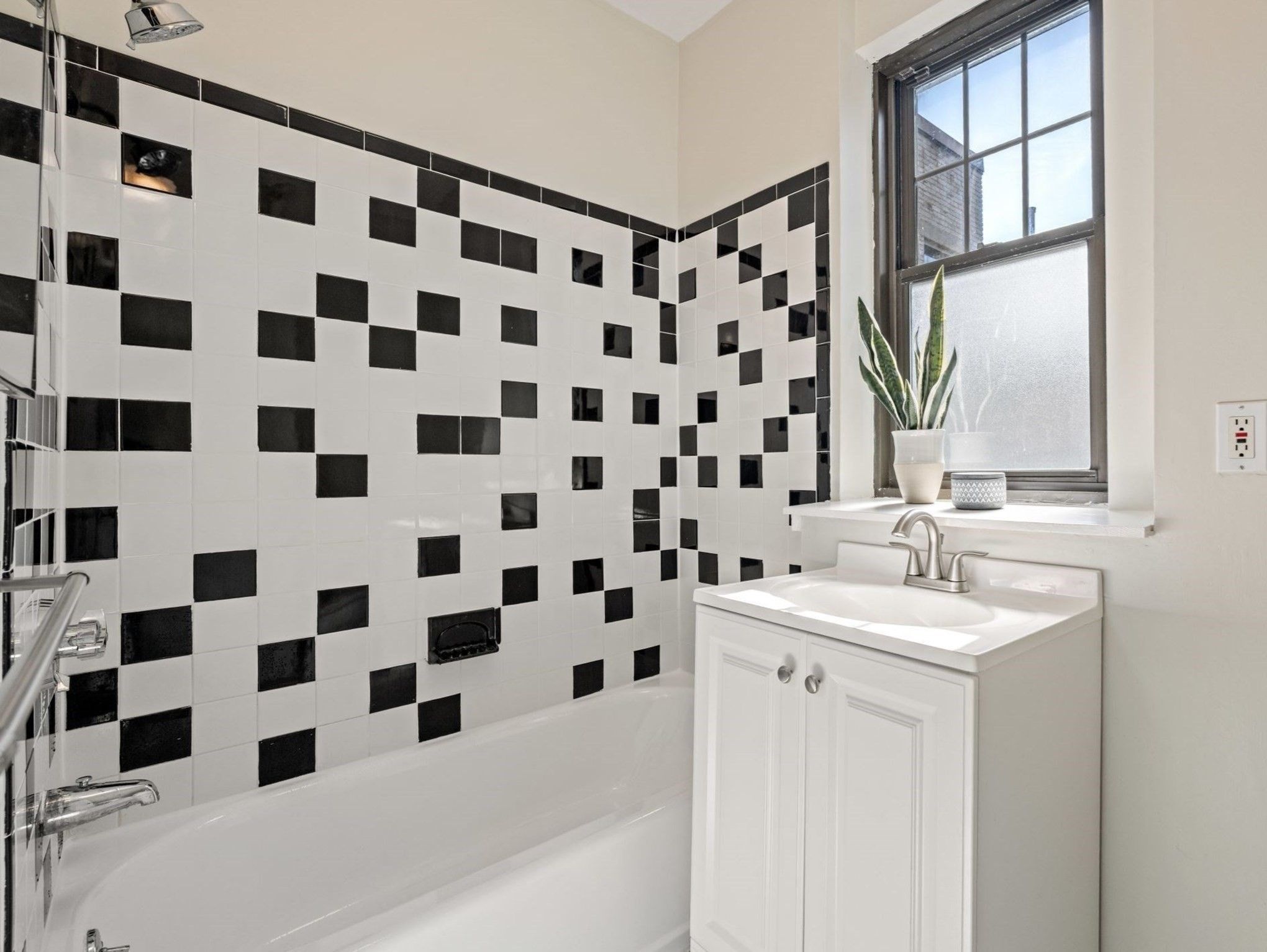  1758 Commonwealth Avenue, Unit 12, Boston, MA, 02135 - 物件實景