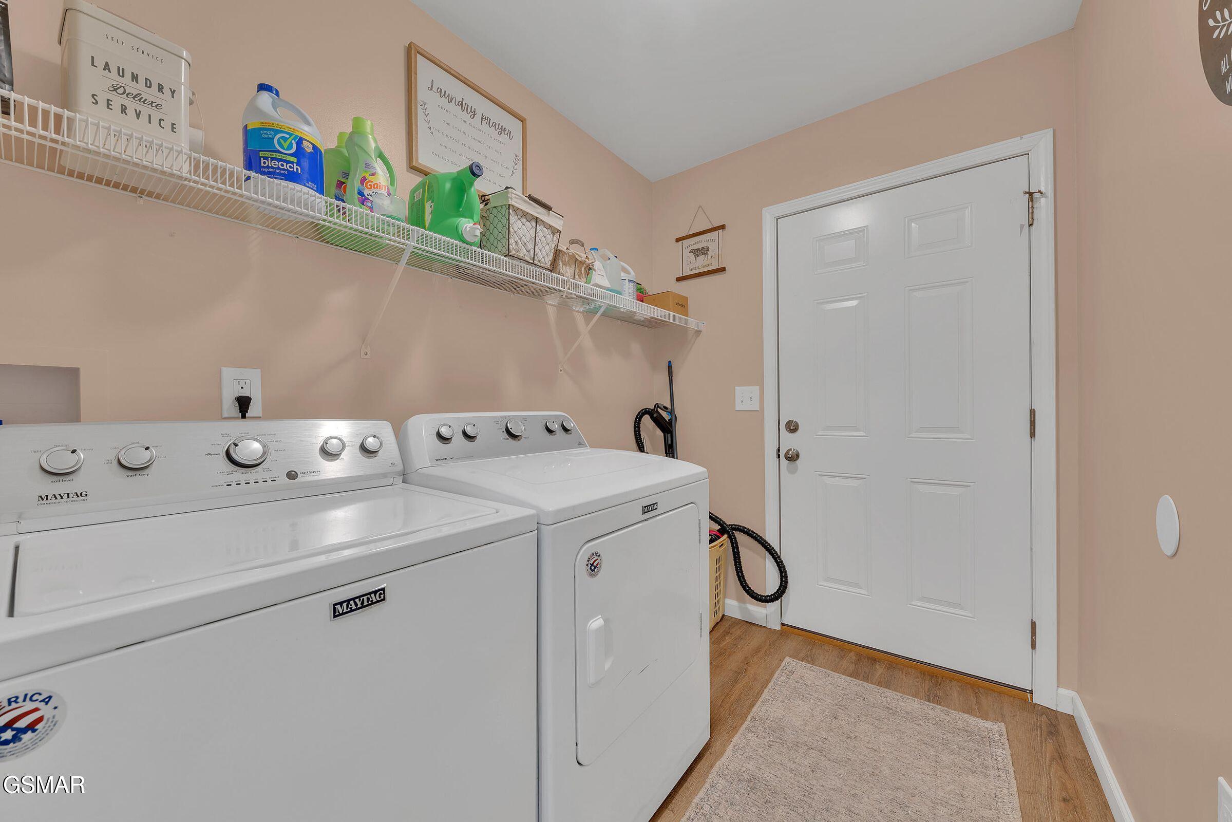 Bybee, Tennessee, 37713, United States, 4 Bedrooms Bedrooms, ,2 BathroomsBathrooms,Residential,For Sale,1980486