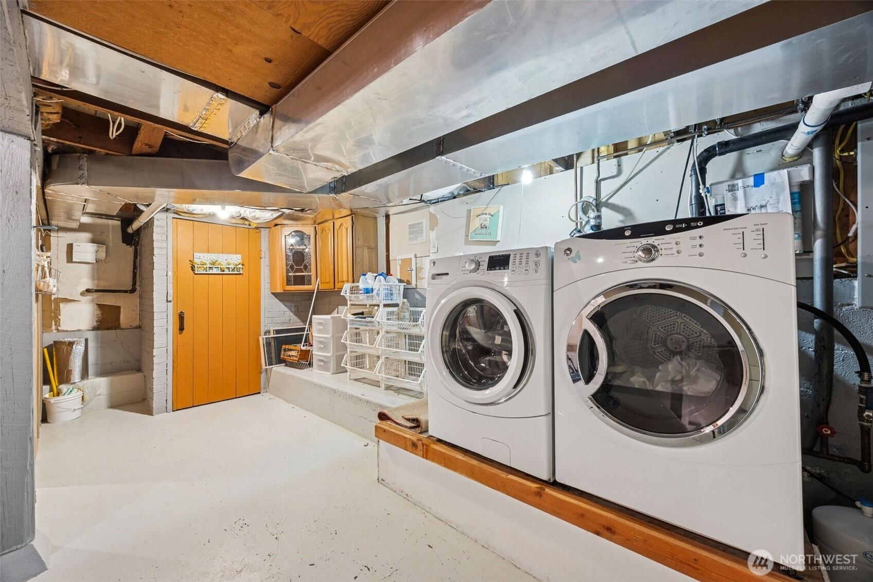 KIRKLAND, Washington, 98033, United States, 4 Bedrooms Bedrooms, ,3 BathroomsBathrooms,Residential,For Sale,1995728