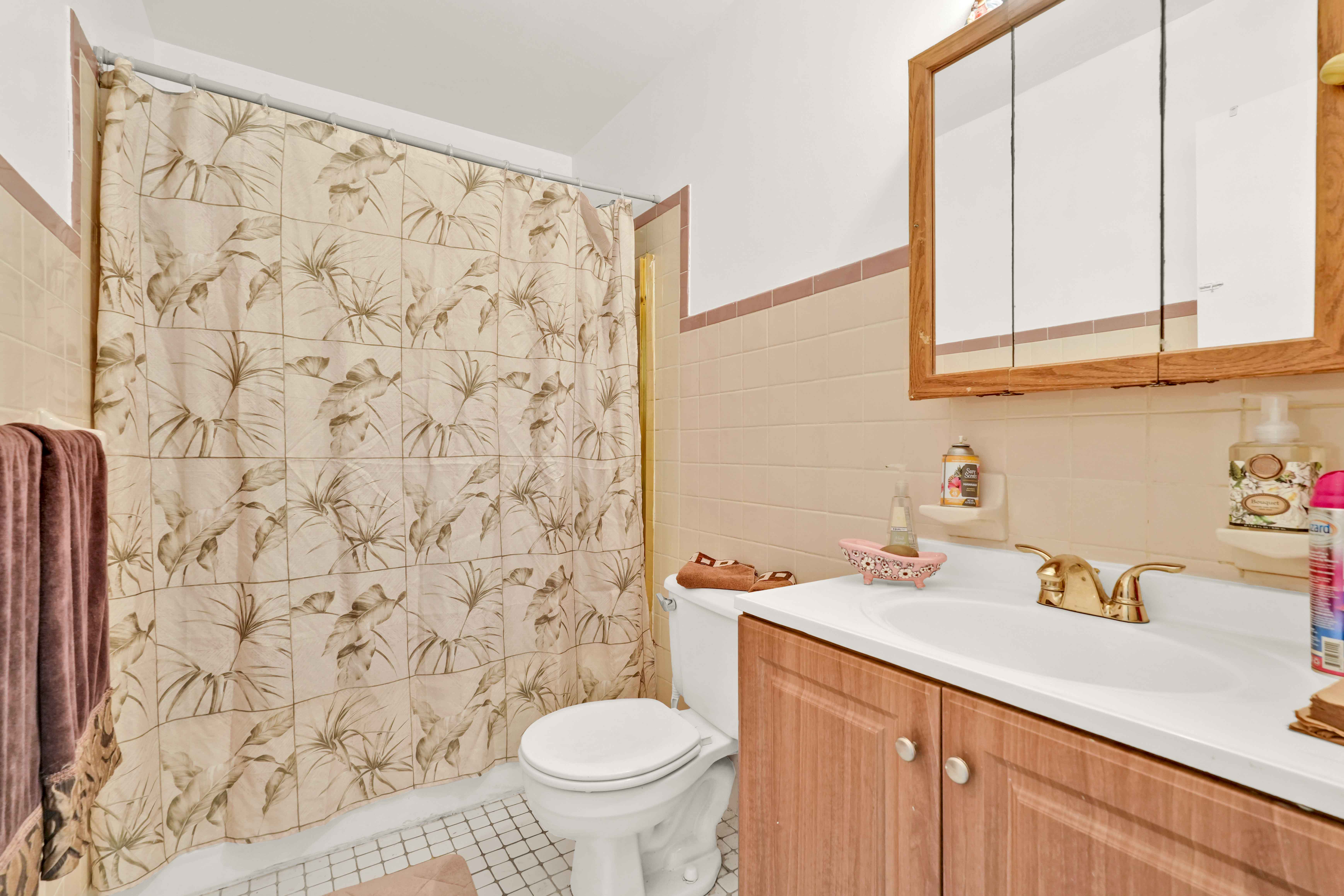 Bronx, New York, 10455, United States, 3 Bedrooms Bedrooms, ,2 BathroomsBathrooms,Residential,For Sale,1931439