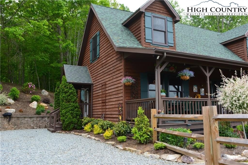 Elk Park, North Carolina, 28622, United States, 3 Bedrooms Bedrooms, ,3 BathroomsBathrooms,Residential,For Sale,1984406