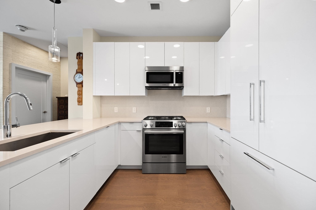 Boston, Massachusetts, 02128, United States, 2 Bedrooms Bedrooms, ,2 BathroomsBathrooms,Residential,For Sale,1780630