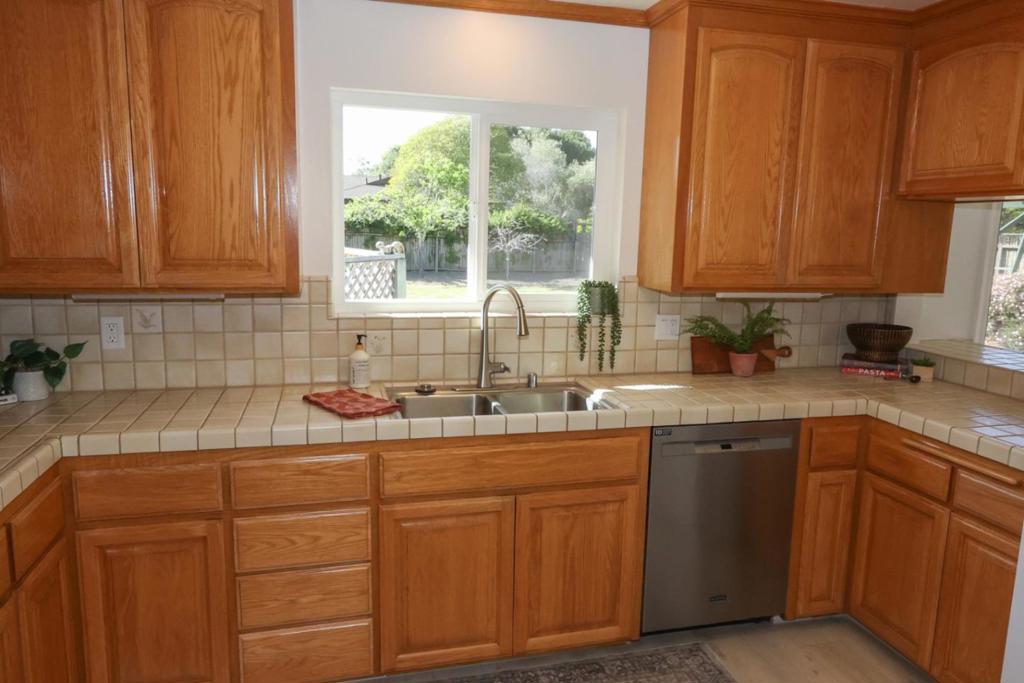 Santa Cruz, California, 95062, United States, 3 Bedrooms Bedrooms, ,2 BathroomsBathrooms,Residential,For Sale,2031926