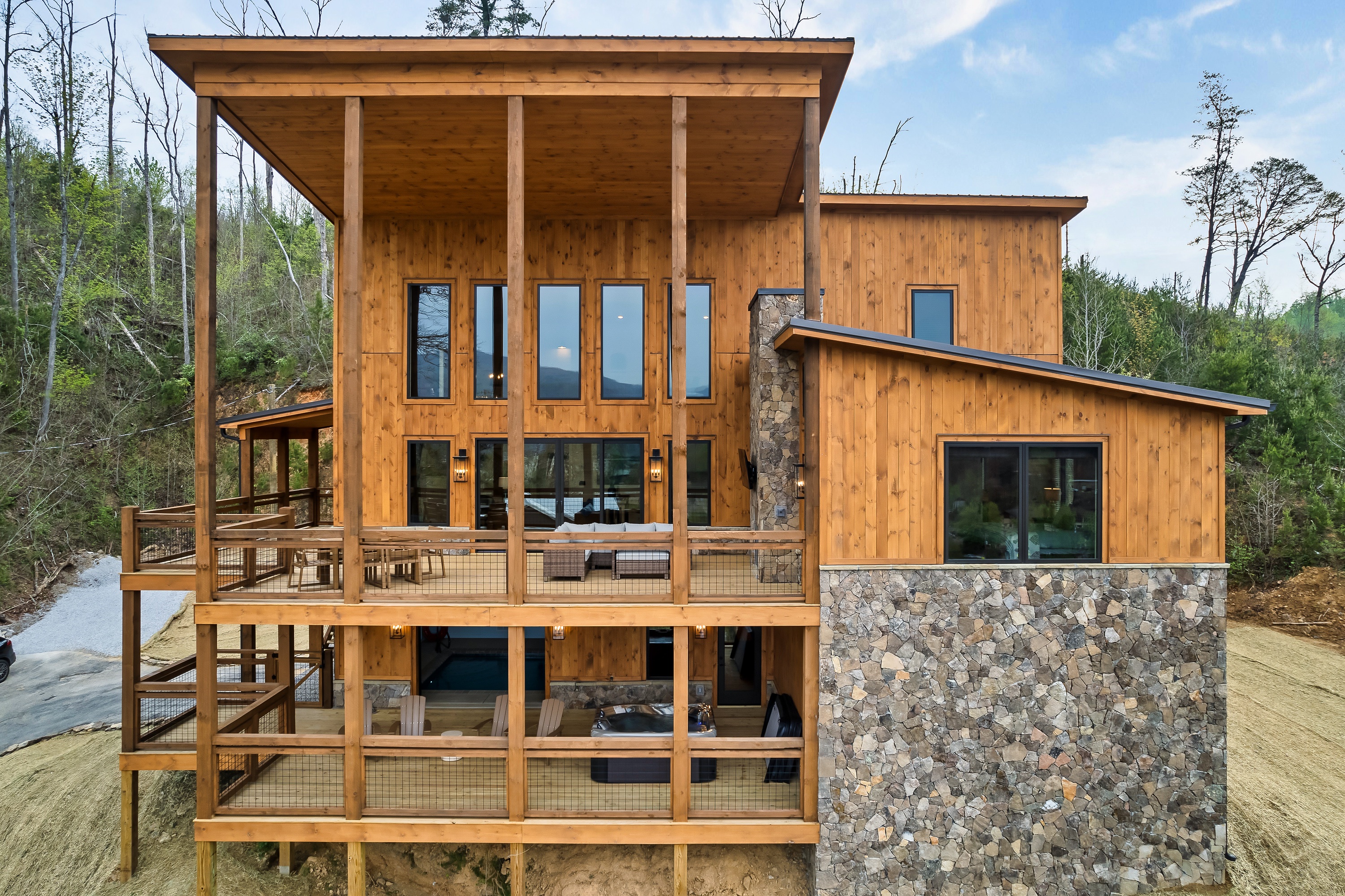 Gatlinburg, Tennessee, 37738, United States, 5 Bedrooms Bedrooms, ,4 BathroomsBathrooms,Residential,For Sale,1920322